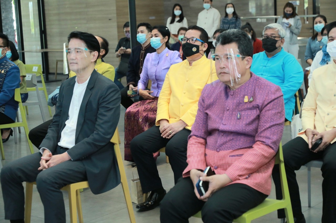 พช. รุกต่อเฟส 2 “ปลูกผักสวนครัว” สร้างความมั่นคงทางอาหาร หลังประสบความสำเร็จนำพาประชาชนพ้นวิกฤตโควิด-19 จับมือ “เมล็ดพันธุ์ผักตราศรแดง” มอบเมล็ดพันธุ์สู่ประชาชน เดินหน้าต่อเนื่อง “ปฏิบัติการ 90 วัน ปลูกผักสวนครัวเพื่อสร้างความมั่นคงทางอาหาร” ชวนประชาชนสร้างวัฒนธรรมปลูกพืชผักสวนครัวฝ่าวิกฤตโควิดไปด้วยกัน