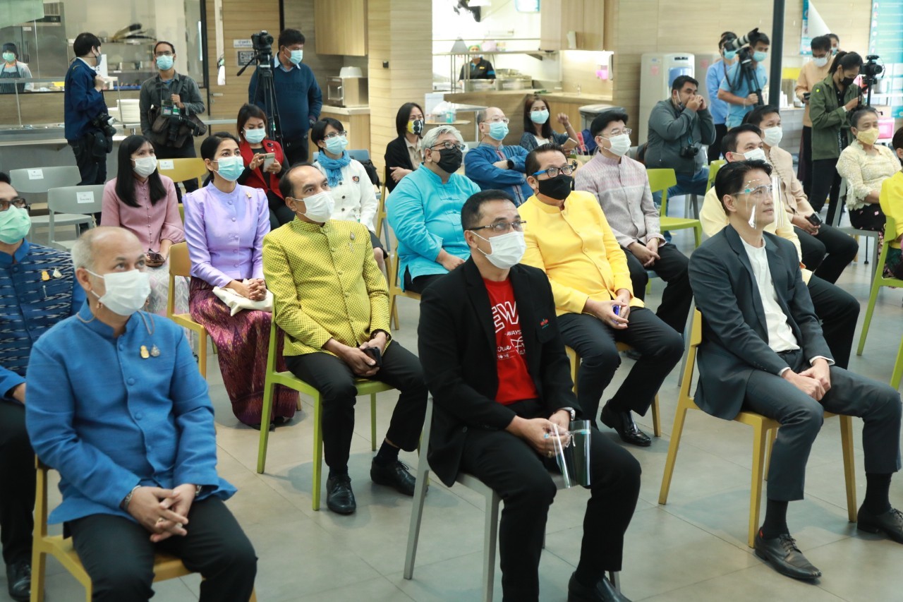 พช. รุกต่อเฟส 2 “ปลูกผักสวนครัว” สร้างความมั่นคงทางอาหาร หลังประสบความสำเร็จนำพาประชาชนพ้นวิกฤตโควิด-19 จับมือ “เมล็ดพันธุ์ผักตราศรแดง” มอบเมล็ดพันธุ์สู่ประชาชน เดินหน้าต่อเนื่อง “ปฏิบัติการ 90 วัน ปลูกผักสวนครัวเพื่อสร้างความมั่นคงทางอาหาร” ชวนประชาชนสร้างวัฒนธรรมปลูกพืชผักสวนครัวฝ่าวิกฤตโควิดไปด้วยกัน