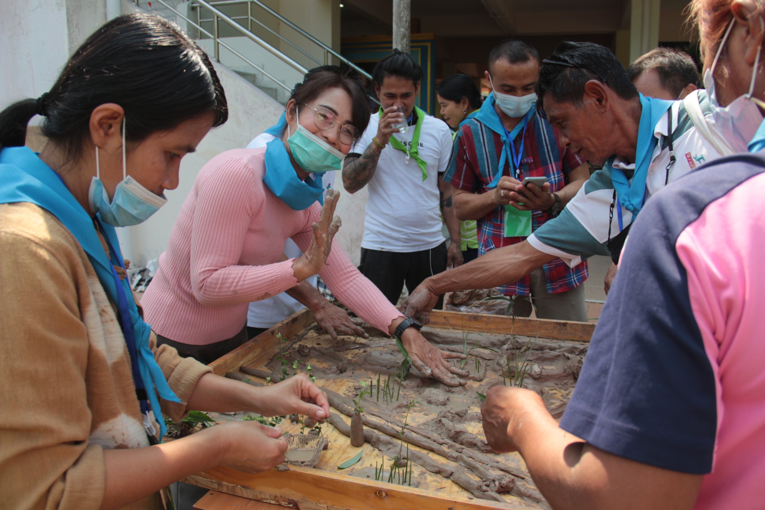 อธิบดี พช. ลงพื้นที่ติดตาม ให้กำลังใจ ผู้เข้ารับการอบรมหลักสูตรระยะสั้น รูปแบบ โคก หนอง นา โมเดล เน้นย้ำ ลงมือปฏิบัติจริง ฟื้นฟูทุนเดิม ดิน น้ำ ป่า วิถีวัฒนธรรม นำกลับมาใช้ใหม่อย่างมีประสิทธิภาพ พลิกฟื้นความยั่งยืนสู่ชุมชน