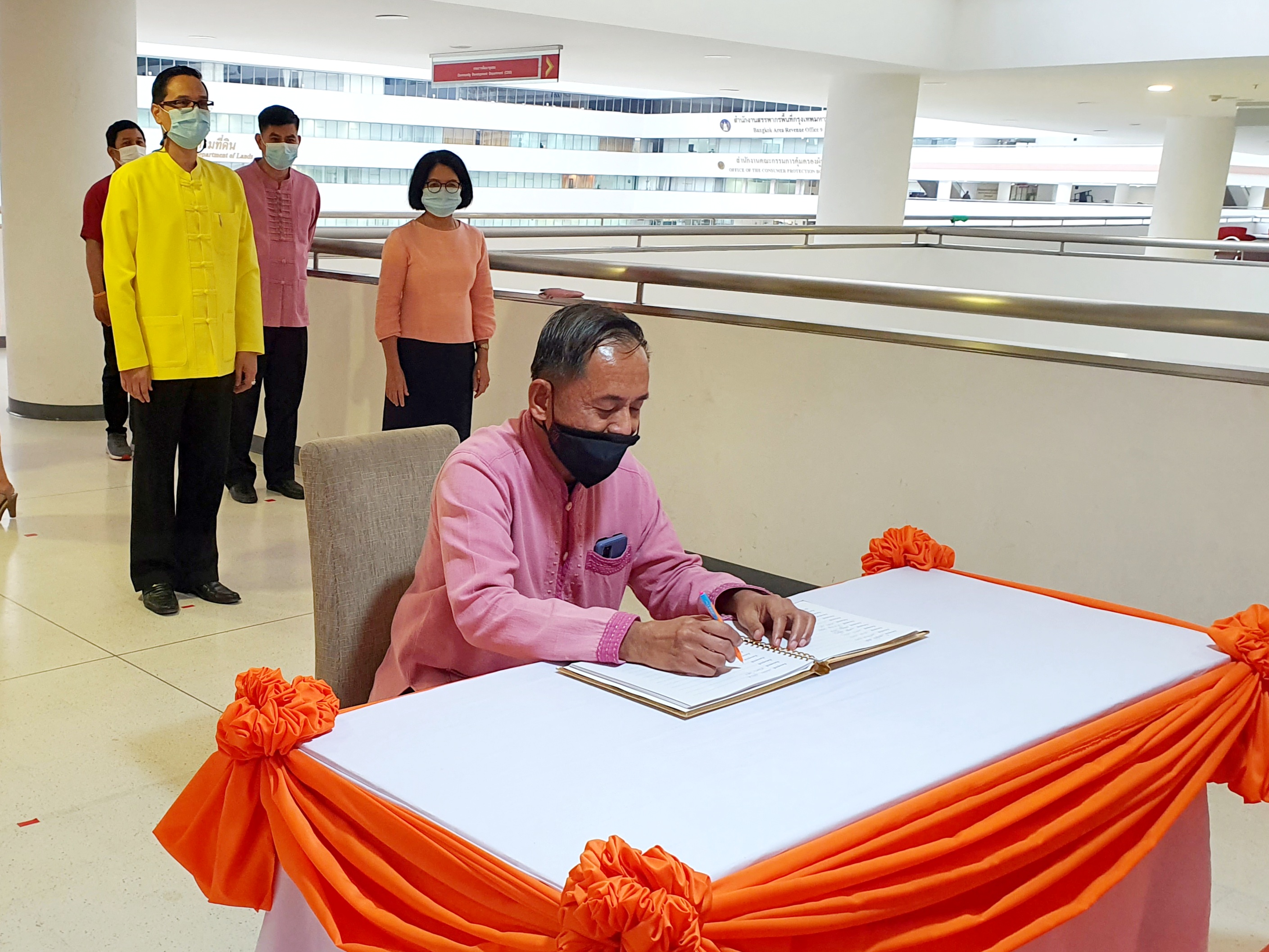 ศูนย์สารสนเทศเพื่อการพัฒนาชุมชน ร่วมลงนามถวายพระพรชัยมงคล สมเด็จพระเจ้าลูกเธอ เจ้าฟ้าสิริวัณณวรี นารีรัตนราชกัญญา เนื่องในโอกาสวันคล้ายวันประสูติ 8 มกราคม 2564