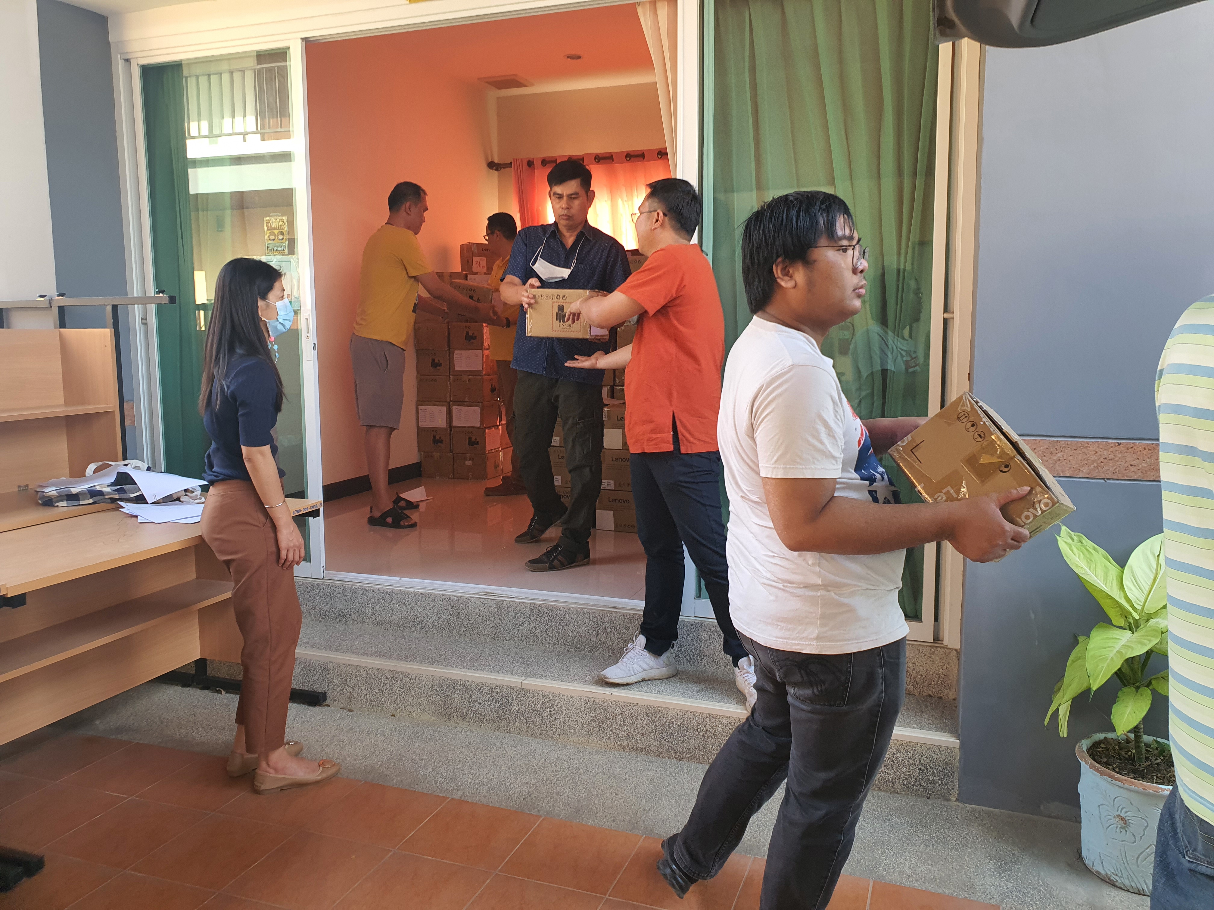 ศูนย์สารสนเทศฯ ส่งมอบแท็บเล็ตให้บุคลากรกรมการพัฒนาชุมชนทุกระดับ เพื่อรองรับการทำงานในรูปแบบดิจิทัล