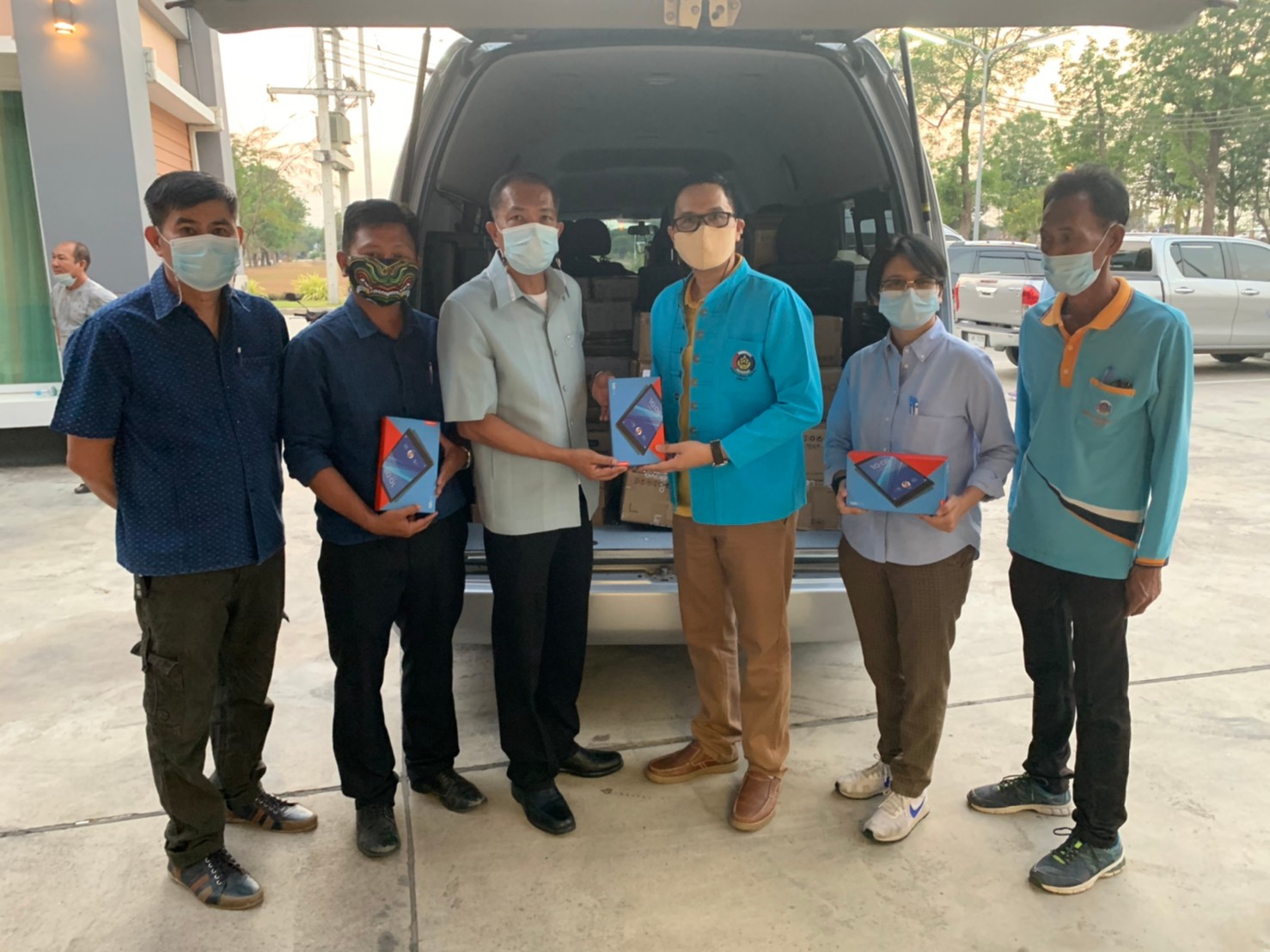 ศูนย์สารสนเทศฯ ส่งมอบแท็บเล็ตให้บุคลากรกรมการพัฒนาชุมชนทุกระดับ เพื่อรองรับการทำงานในรูปแบบดิจิทัล