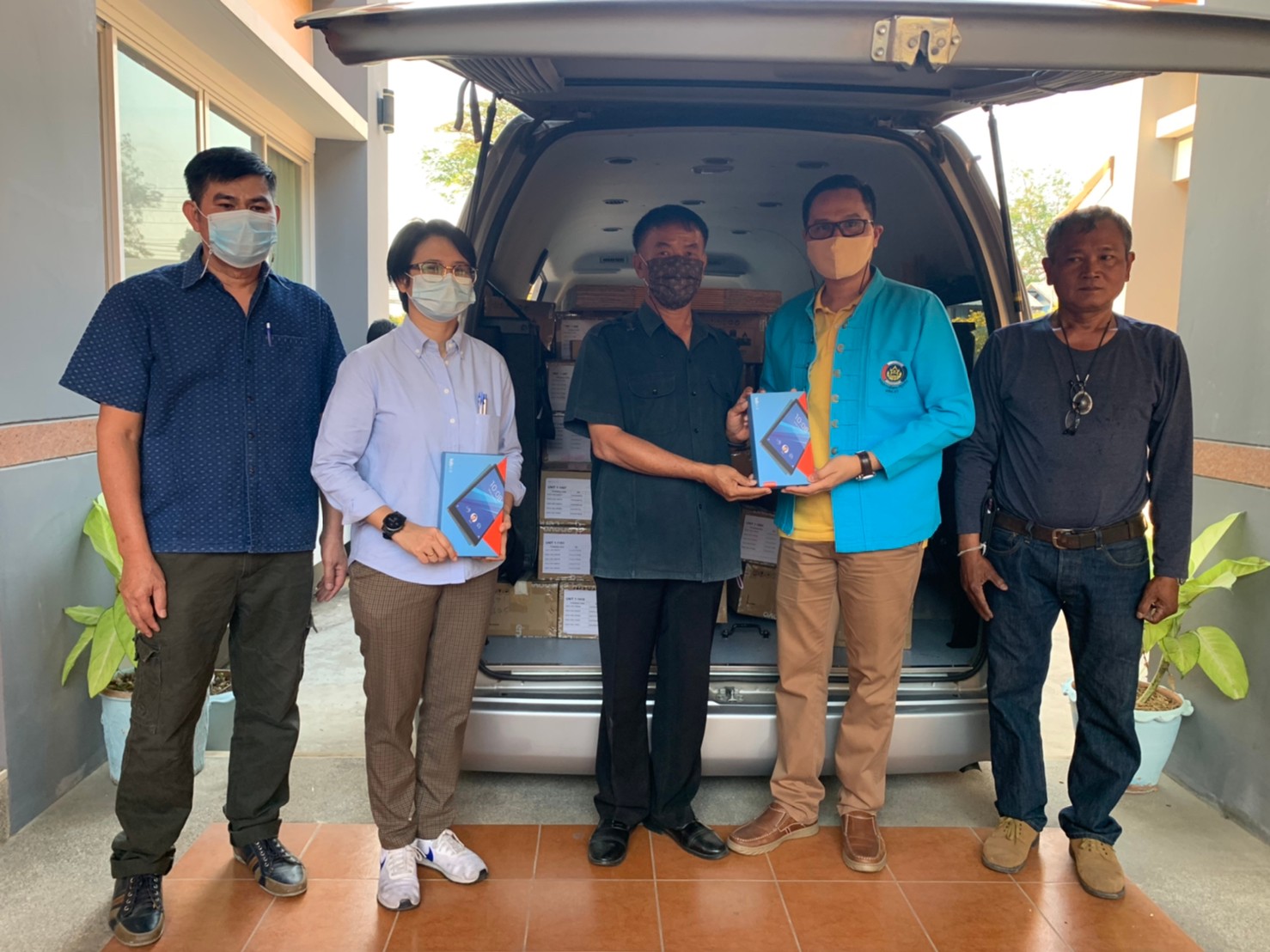 ศูนย์สารสนเทศฯ ส่งมอบแท็บเล็ตให้บุคลากรกรมการพัฒนาชุมชนทุกระดับ เพื่อรองรับการทำงานในรูปแบบดิจิทัล