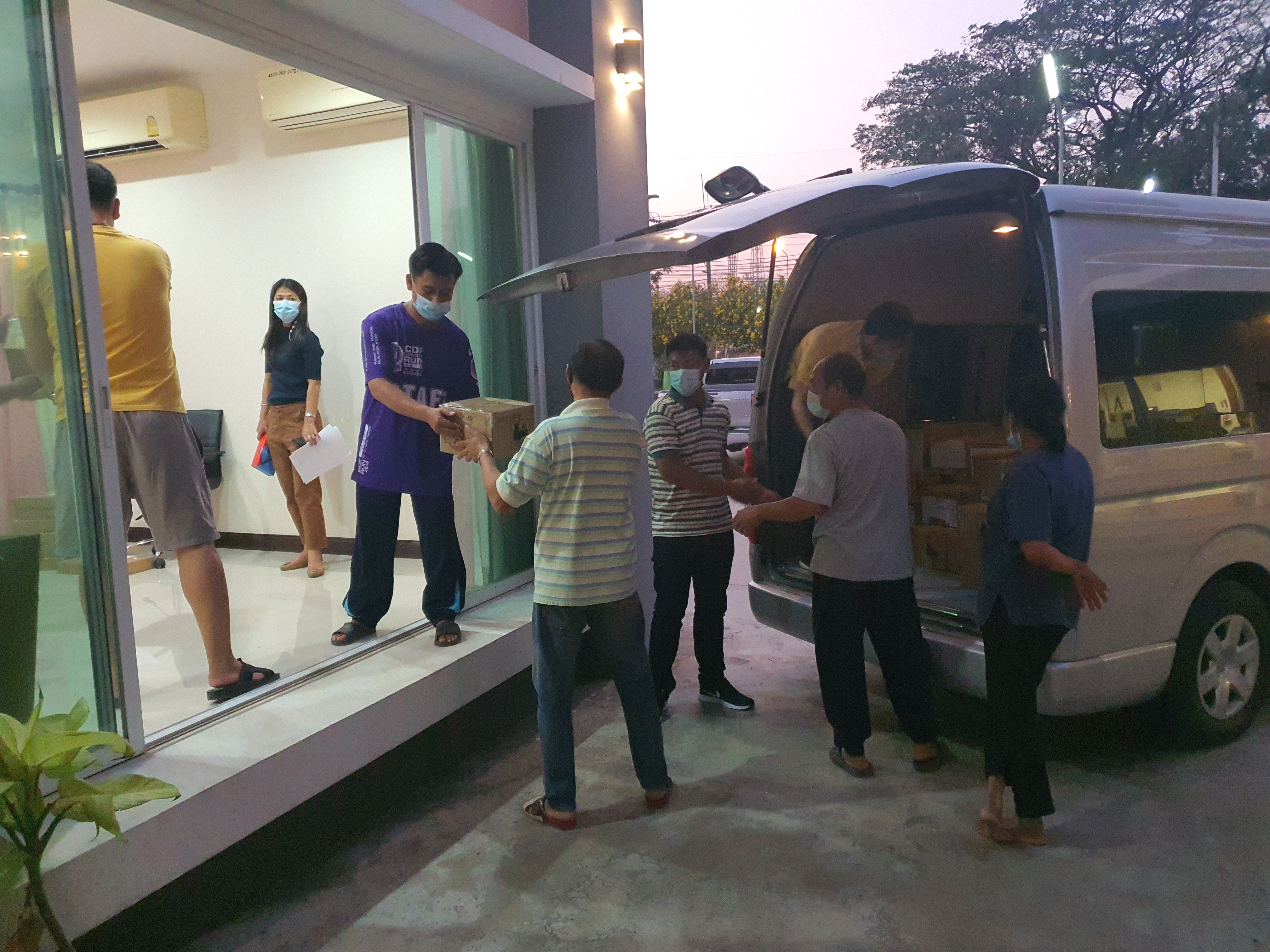 ศูนย์สารสนเทศฯ ส่งมอบแท็บเล็ตให้บุคลากรกรมการพัฒนาชุมชนทุกระดับ เพื่อรองรับการทำงานในรูปแบบดิจิทัล