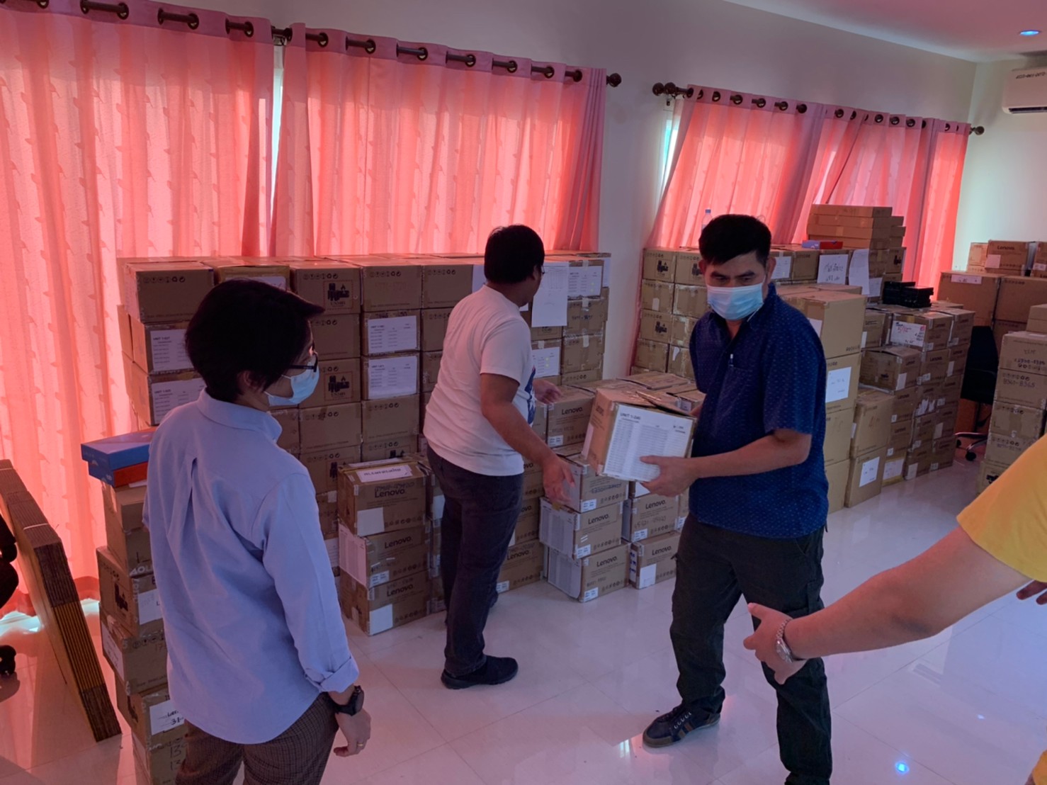 ศูนย์สารสนเทศฯ ส่งมอบแท็บเล็ตให้บุคลากรกรมการพัฒนาชุมชนทุกระดับ เพื่อรองรับการทำงานในรูปแบบดิจิทัล