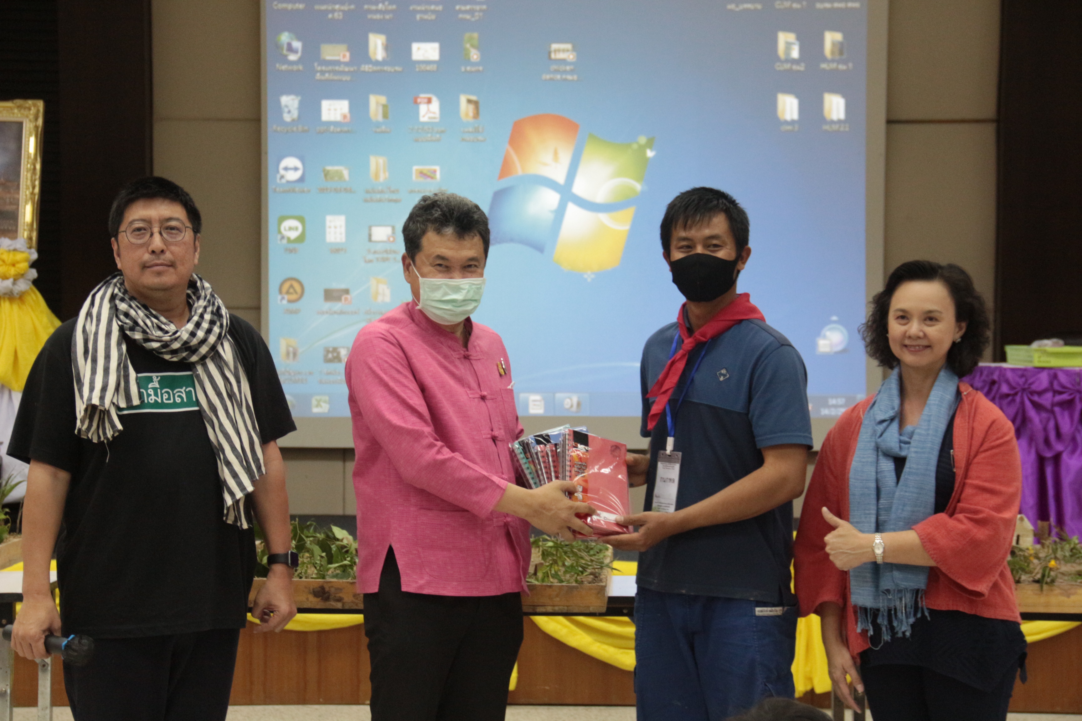 อธิบดี พช. ลงพื้นที่ติดตาม ให้กำลังใจ ผู้เข้ารับการอบรมหลักสูตรระยะสั้น รูปแบบ โคก หนอง นา โมเดล เน้นย้ำ ลงมือปฏิบัติจริง ฟื้นฟูทุนเดิม ดิน น้ำ ป่า วิถีวัฒนธรรม นำกลับมาใช้ใหม่อย่างมีประสิทธิภาพ พลิกฟื้นความยั่งยืนสู่ชุมชน