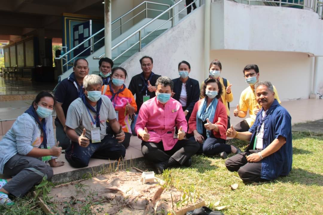 อธิบดี พช. ลงพื้นที่ติดตาม ให้กำลังใจ ผู้เข้ารับการอบรมหลักสูตรระยะสั้น รูปแบบ โคก หนอง นา โมเดล เน้นย้ำ ลงมือปฏิบัติจริง ฟื้นฟูทุนเดิม ดิน น้ำ ป่า วิถีวัฒนธรรม นำกลับมาใช้ใหม่อย่างมีประสิทธิภาพ พลิกฟื้นความยั่งยืนสู่ชุมชน