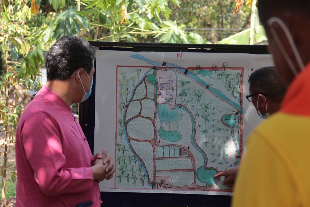 อธิบดี พช. ลงพื้นที่ติดตาม ให้กำลังใจ ผู้เข้ารับการอบรมหลักสูตรระยะสั้น รูปแบบ โคก หนอง นา โมเดล เน้นย้ำ ลงมือปฏิบัติจริง ฟื้นฟูทุนเดิม ดิน น้ำ ป่า วิถีวัฒนธรรม นำกลับมาใช้ใหม่อย่างมีประสิทธิภาพ พลิกฟื้นความยั่งยืนสู่ชุมชน