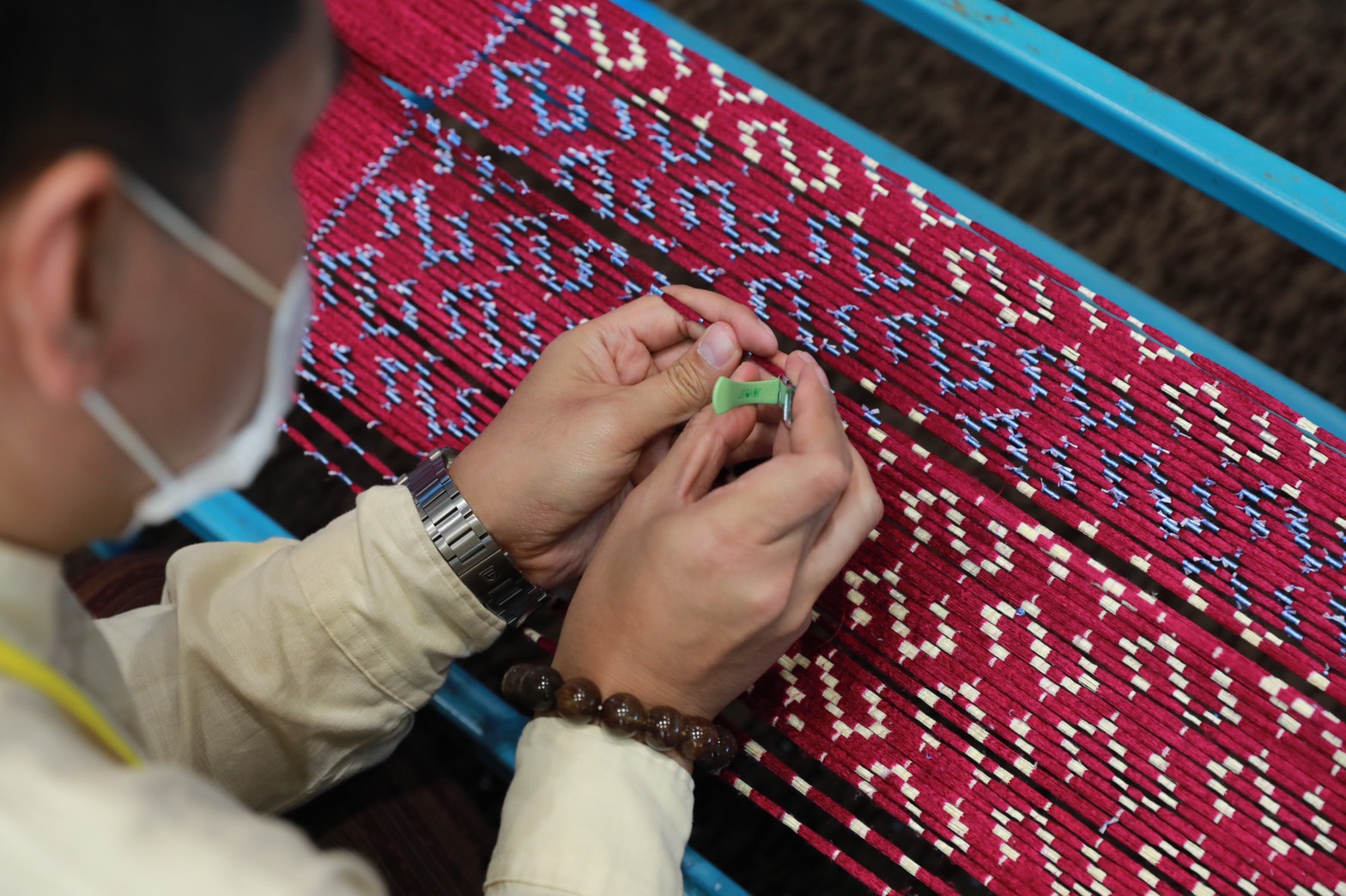 พช. จับมือสภาสตรีฯ สนองพระดำริ เจ้าฟ้าสิริวัณณวรีฯ เชิญชวนคนไทยทั่วประเทศร่วมประกวดผ้าลายพระราชทานลายขอเจ้าฟ้าสิริวัณณวรีฯ ภายใต้แนวคิด “ผ้าไทยใส่ให้สนุก” สืบสานอนุรักษ์ศิลป์ผ้าถิ่นไทย ดำรงไว้ในแผ่นดิน