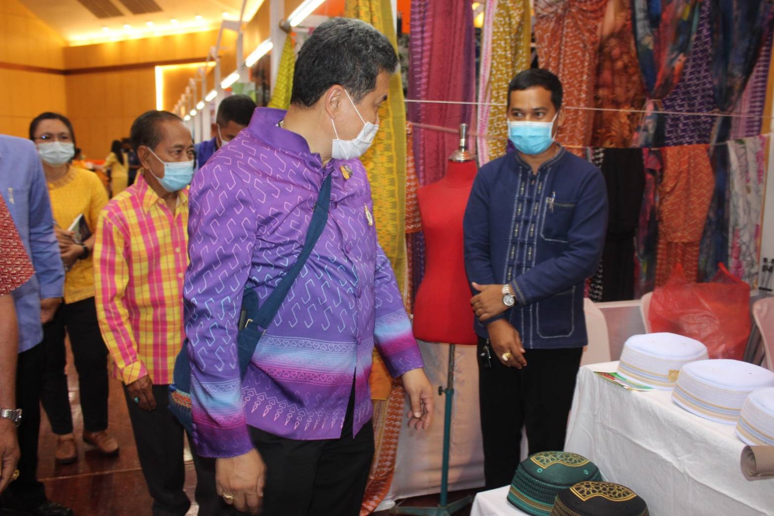 ปลื้มปีติ เจ้าฟ้าสิริวัณณวรีฯ ตรัสชื่นชมผลงาน หมวกกะปิเยาะ ลายขอเจ้าฟ้าสิริวัณณวรีฯ ผสานอัตลักษณ์ทางวัฒนธรรมคาบสมุทรมลายู พัฒนาเศรษฐกิจฐานรากยั่งยืน