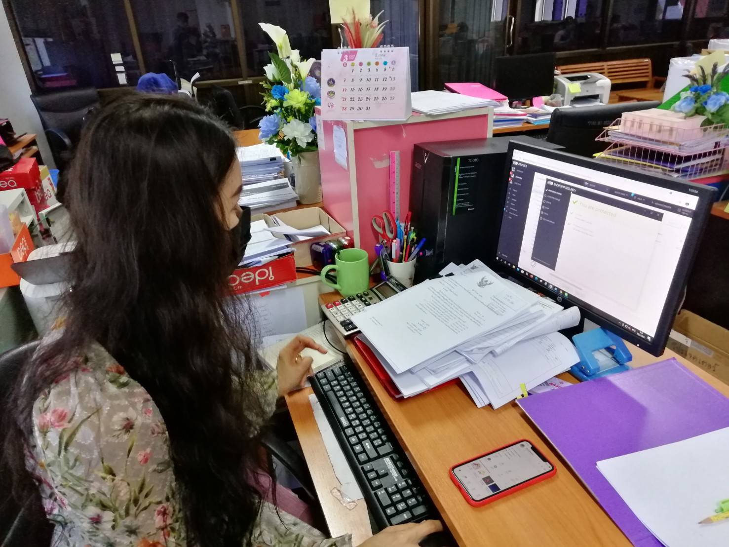 ศูนย์สารสนเทศฯ ติดตามและตรวจสอบประสิทธิภาพการทำงานของอุปกรณ์วงจรสื่อสัญญาณอินเทอร์เน็ต อุปกรณ์ป้องกันเครือข่ายคอมพิวเตอร์ อุปกรณ์รักษาความปลอดภัยและยืนยันตัวตนผู้ใช้งานอินเทอร์เน็ต ระบบประชุมทางไกลผ่านอินเทอร์เน็ต (Conference) และการใช้งานโปรแกรมป้องกันไวรัส ESET Endpoint Security ของสำนักงานพัฒนาชุมชนจังหวัดแพร่ และสำนักงานพัฒนาชุมชนอำเภอเมืองแพร่ จังหวัดแพร่