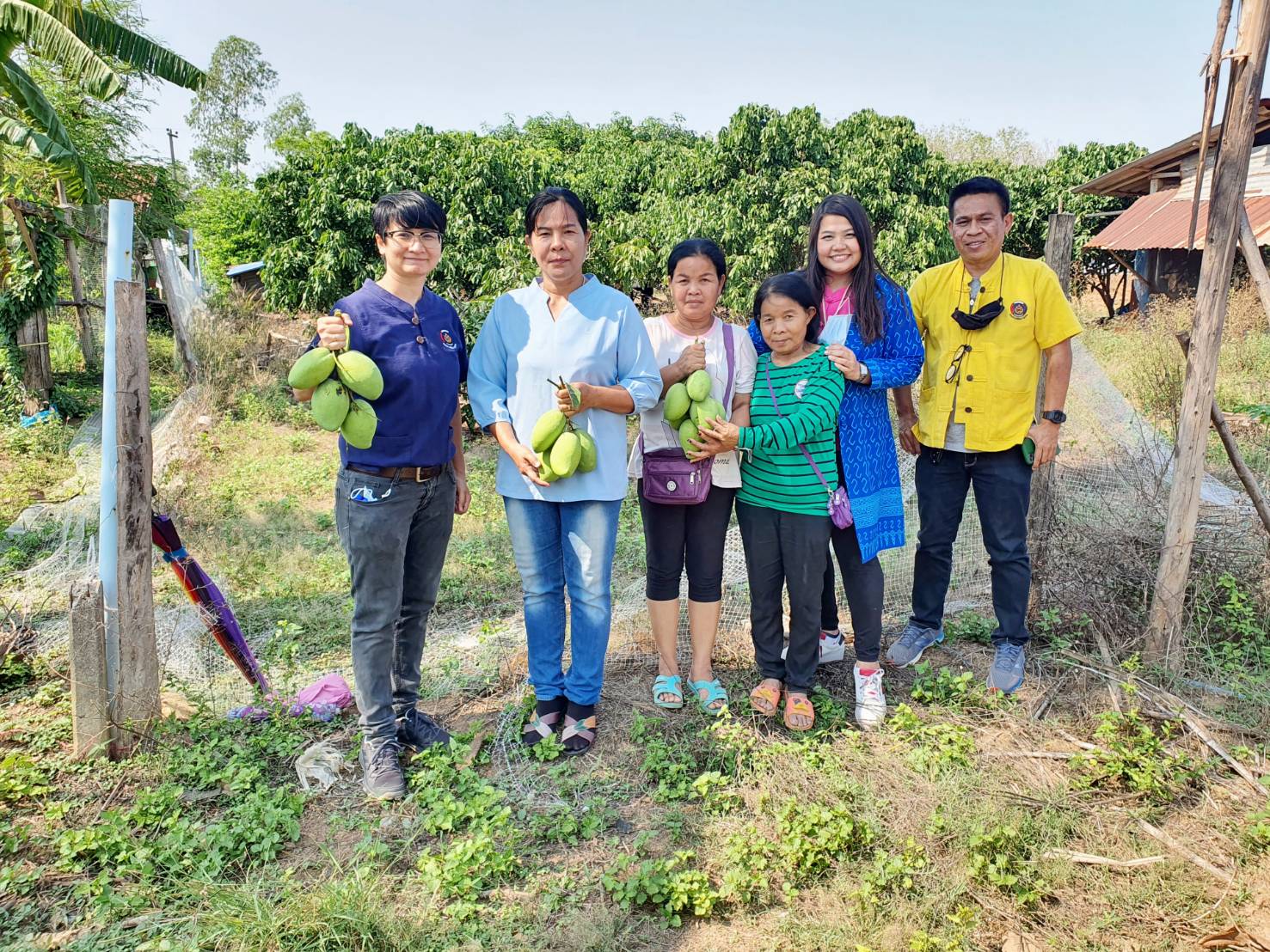 ทีมศูนย์สารสนเทศเพื่อการพัฒนาชุมชน ลงพื้นที่สนับสนุน และให้กำลังใจในการพัฒนากลุ่มอาชีพหมู่บ้านคนรักษ์ช้าง เรียนรู้แล้วปรับสมดุลวิถีชีวิตให้คนและช้างอยู่ร่วมกันอย่างเหมาะสม