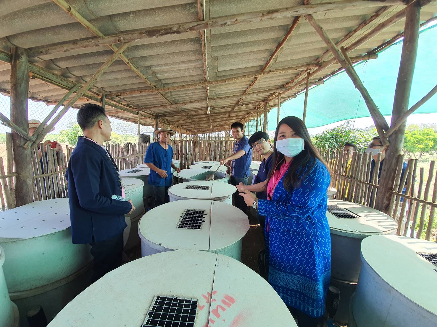 ทีมศูนย์สารสนเทศเพื่อการพัฒนาชุมชน ลงพื้นที่สนับสนุน และให้กำลังใจในการพัฒนากลุ่มอาชีพหมู่บ้านคนรักษ์ช้าง เรียนรู้แล้วปรับสมดุลวิถีชีวิตให้คนและช้างอยู่ร่วมกันอย่างเหมาะสม