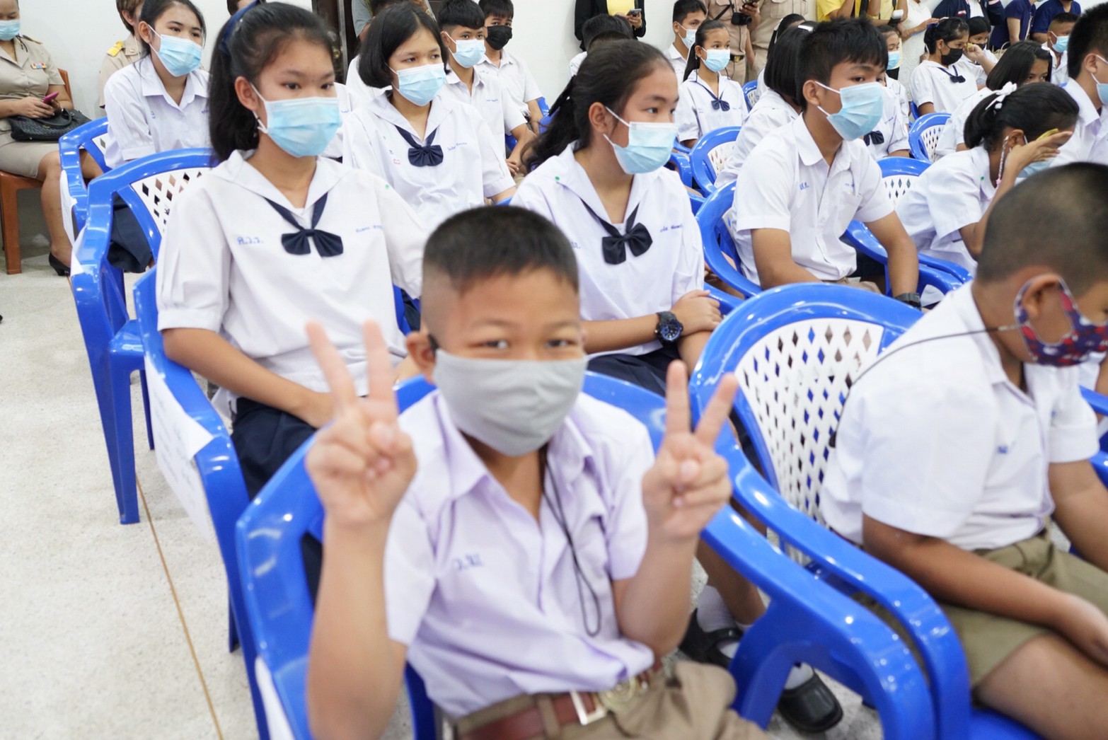 พช. ร่วมกับ สภาสตรีแห่งชาติฯ มอบทุนการศึกษาแก่เด็กและเยาวชน รวมเป็นเงิน 500,000 บาท ในกิจกรรมกองทุนพัฒนาเด็กชนบทเคลื่อนที่ และกิจกรรมแบ่งปันความสุข บรรเทาความทุกข์ด้วยการช่วยเหลือและแบ่งปัน ณ จังหวัดตราด