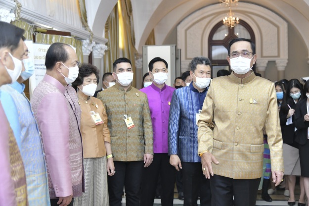 รัฐบาลเชิญชวนคนไทย สนองแนวพระราชดำริ สมเด็จเจ้าฟ้าสิริวัณณวรีฯ ร่วมประกวดผ้าลายพระราชทาน “ลายขอเจ้าฟ้าสิริวัณณวรีฯ” เพื่อสืบสาน อนุรักษ์ศิลป์ ผ้าถิ่นไทย ดำรงไว้ในแผ่นดิน มุ่งสร้างเศรษฐกิจฐานรากให้มั่นคง ชุมชนพึ่งตนเองได้ อย่างยั่งยืน