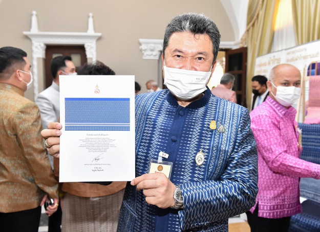 รัฐบาลเชิญชวนคนไทย สนองแนวพระราชดำริ สมเด็จเจ้าฟ้าสิริวัณณวรีฯ ร่วมประกวดผ้าลายพระราชทาน “ลายขอเจ้าฟ้าสิริวัณณวรีฯ” เพื่อสืบสาน อนุรักษ์ศิลป์ ผ้าถิ่นไทย ดำรงไว้ในแผ่นดิน มุ่งสร้างเศรษฐกิจฐานรากให้มั่นคง ชุมชนพึ่งตนเองได้ อย่างยั่งยืน