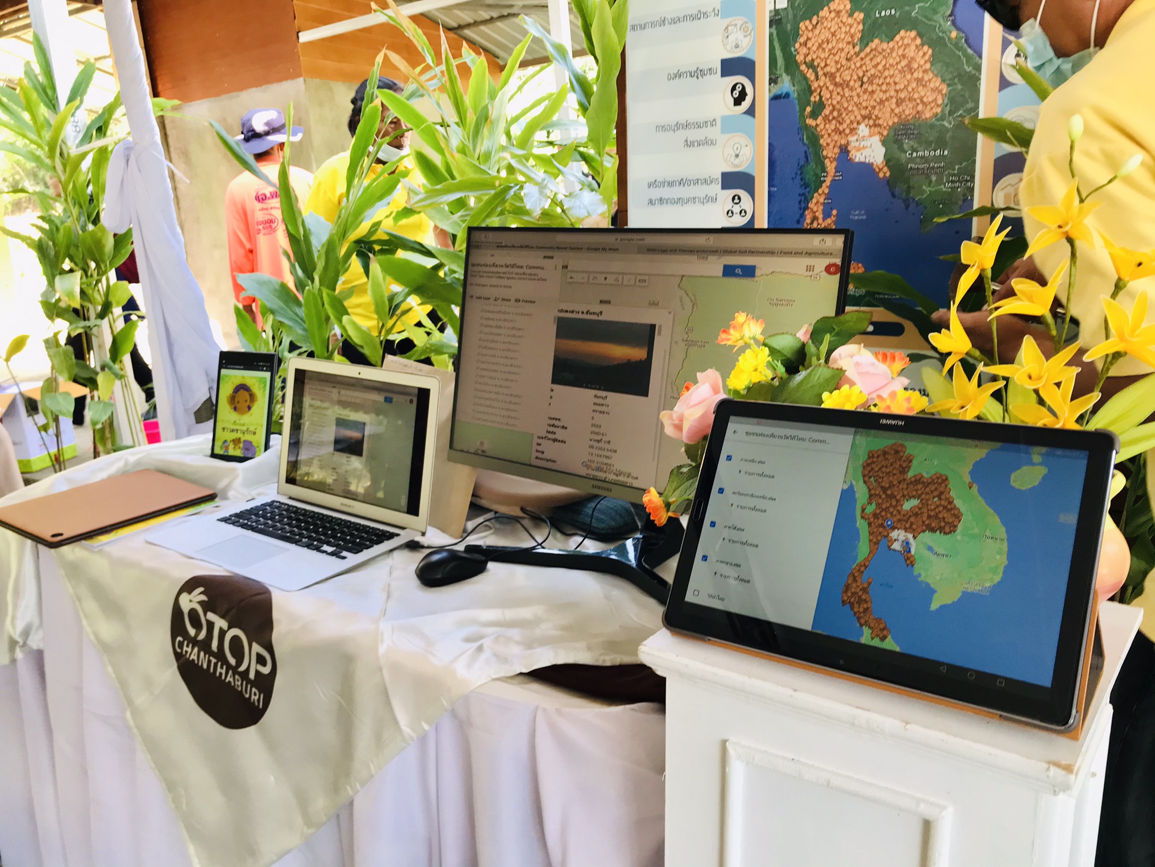 ศูนย์สารสนเทศฯ ร่วมจัดนิทรรศการและติดตั้งระบบการนำเสนอ GIS หมู่บ้านคนรักษ์ช้าง