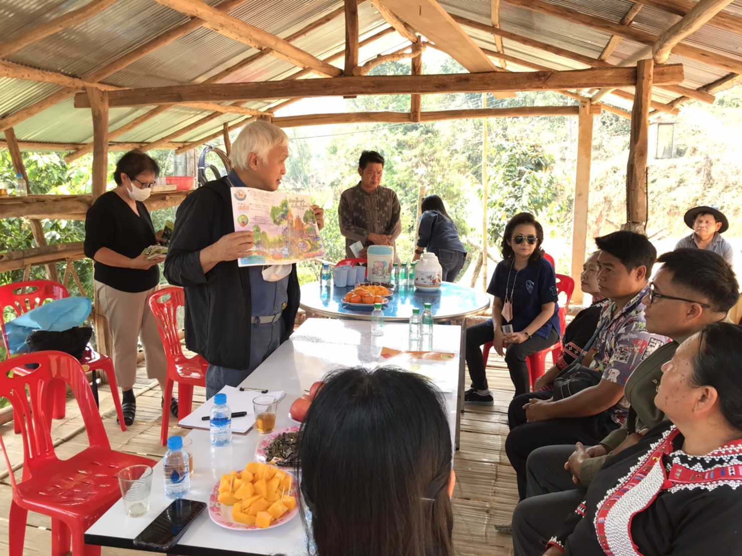 อธิบดี พช. สานฝันสมาชิกกองทุนพัฒนาบทบาทสตรี สร้างสนามเด็กเล่นสร้างปัญญาแก่เด็กชาวเขาเผ่าลาหู่ในอำเภอแม่ฟ้าหลวง จังหวัดเชียงราย