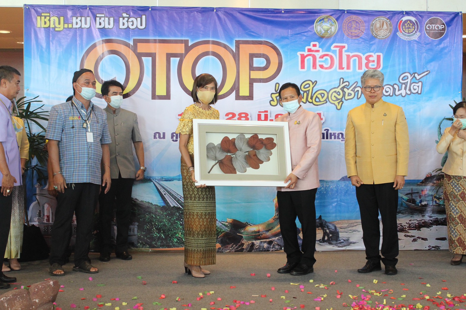 รองอธิบดีกรมการพัฒนาชุมชน เปิดงาน OTOP ทั่วไทย ร่วมใจสู่ชายแดนใต้ อย่างเป็นทางการ กระตุ้นเศรษฐกิจ ในพื้นที่จังหวัดสงขลา เชื่อมั่นสามารถสร้างอาชีพ สร้างรายได้ให้ประชาชนได้อย่างต่อเนื่อง