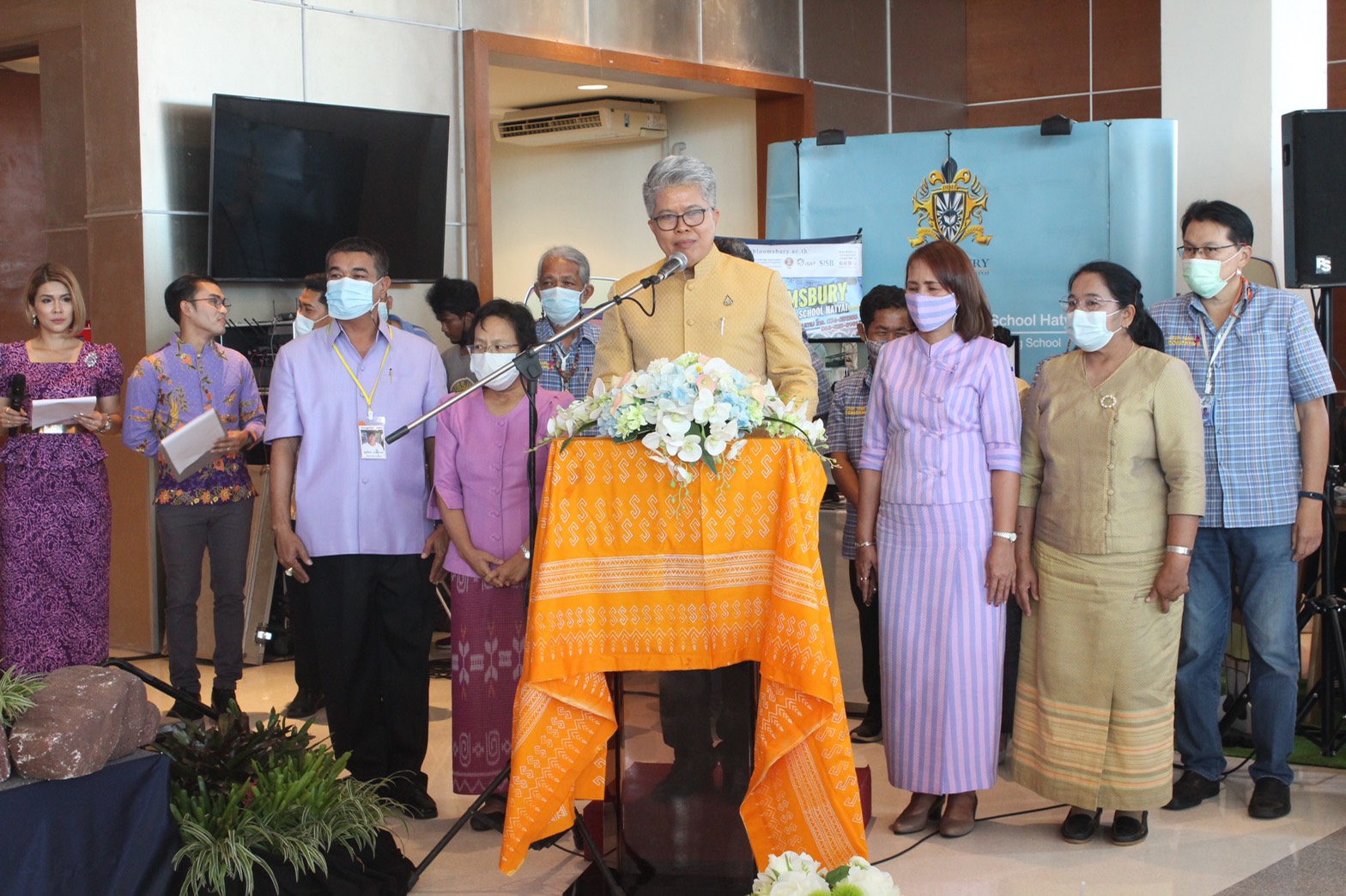 รองอธิบดีกรมการพัฒนาชุมชน เปิดงาน OTOP ทั่วไทย ร่วมใจสู่ชายแดนใต้ อย่างเป็นทางการ กระตุ้นเศรษฐกิจ ในพื้นที่จังหวัดสงขลา เชื่อมั่นสามารถสร้างอาชีพ สร้างรายได้ให้ประชาชนได้อย่างต่อเนื่อง