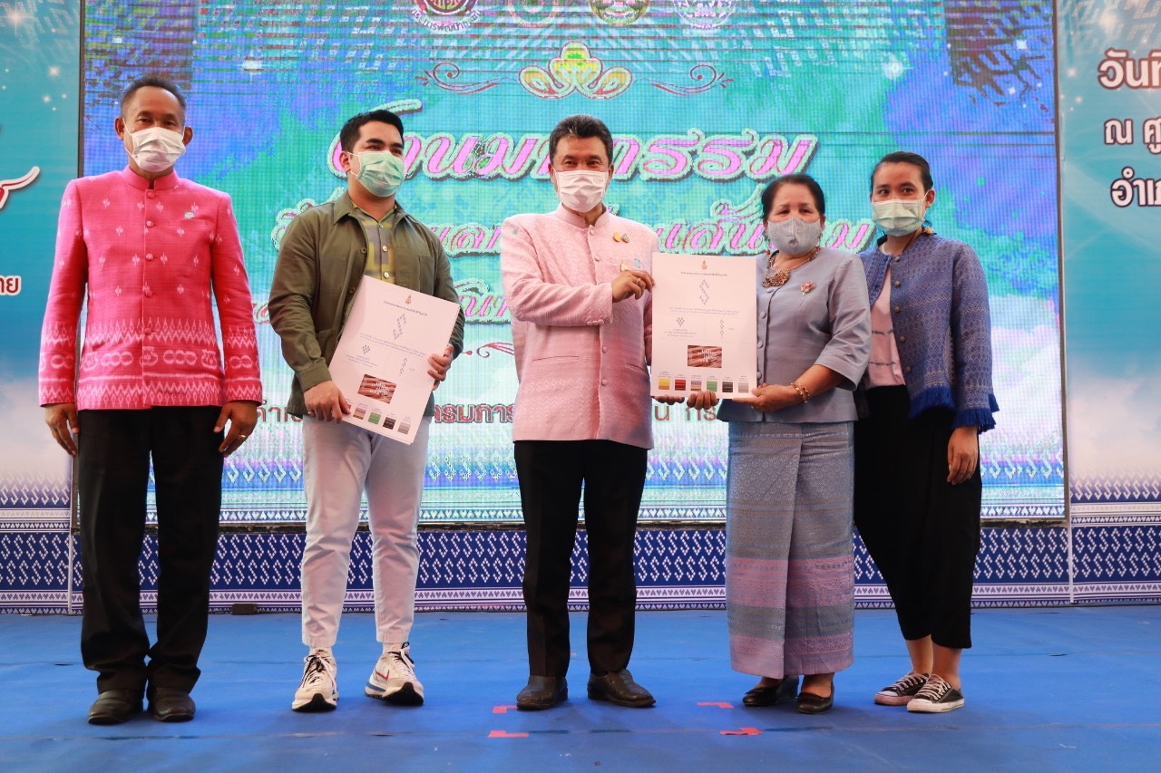 อธิบดี พช จับมือกรมหม่อนไหม สภาสตรีแห่งชาติในพระบรมราชินูปถัมภ์ เปิดงานยิ่งใหญ่ครั้งแรกของประเทศ “มหกรรมซื้อขายแลกเปลี่ยนเส้นไหมและผลิตภัณฑ์ไหมระดับประเทศ  จัดผู้ผลิตเส้นไหม พบผู้ทอผ้าไหมสร้างรายได้แก้ไขความยากจน อนุรักษ์มรดกวัฒนธรรม อันล้ำค่า สู่ลูกหลาน สืบไป