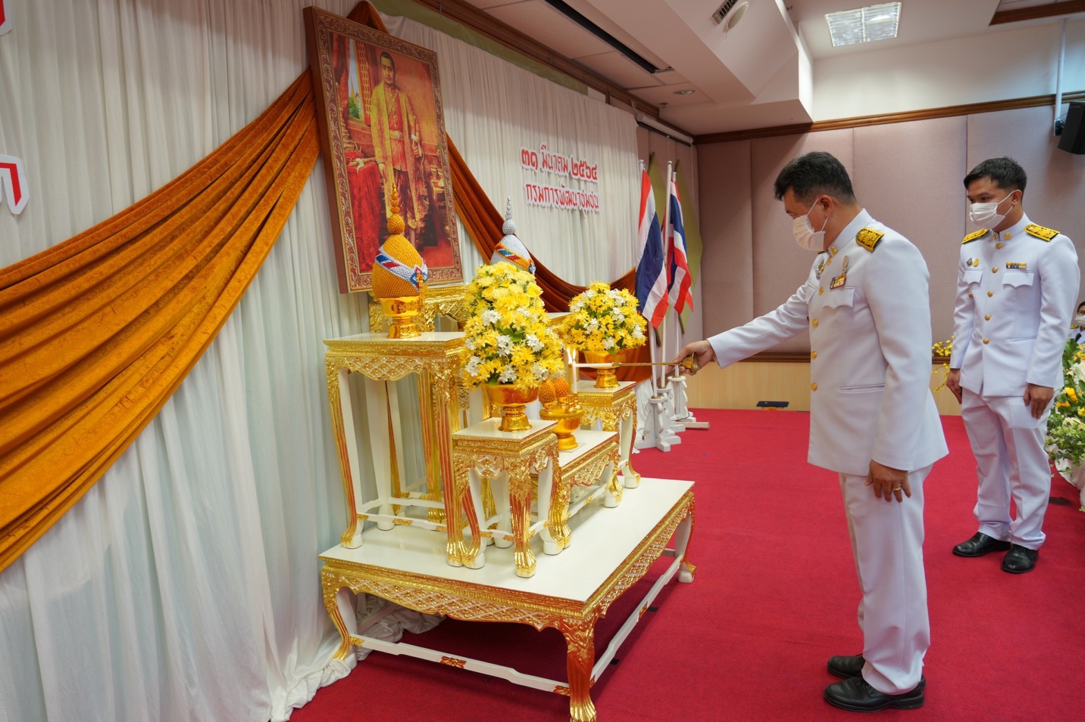 อธิบดี พช. นำข้าราชการน้อมถวายราชสักการะ วันที่ระลึกพระบาทสมเด็จพระนั่งเกล้าเจ้าอยู่หัว พระมหาเจษฎาราชเจ้า