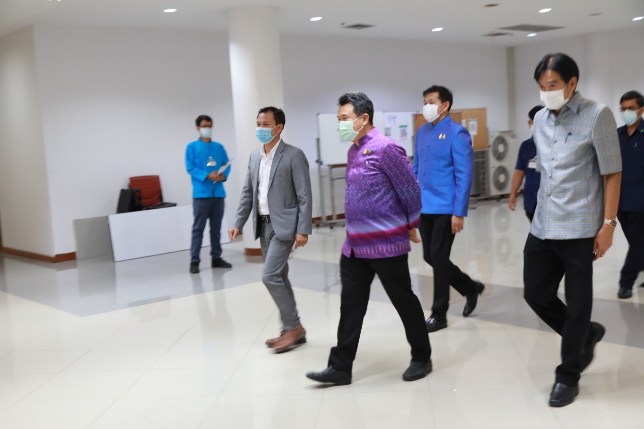 อธิบดี พช. ตรวจเยี่ยมสนามสอบ มธ.รังสิต พร้อมให้กำลังใจผู้เข้าสอบพนักงานราชการ เน้นมาตรการเข้มงวดและเคร่งครัด ดำเนินการสอบด้วยความบริสุทธิ์ ยุติธรรม ได้คนดีมีความรู้คู่คุณธรรม โปร่งใสและตรวจสอบได้