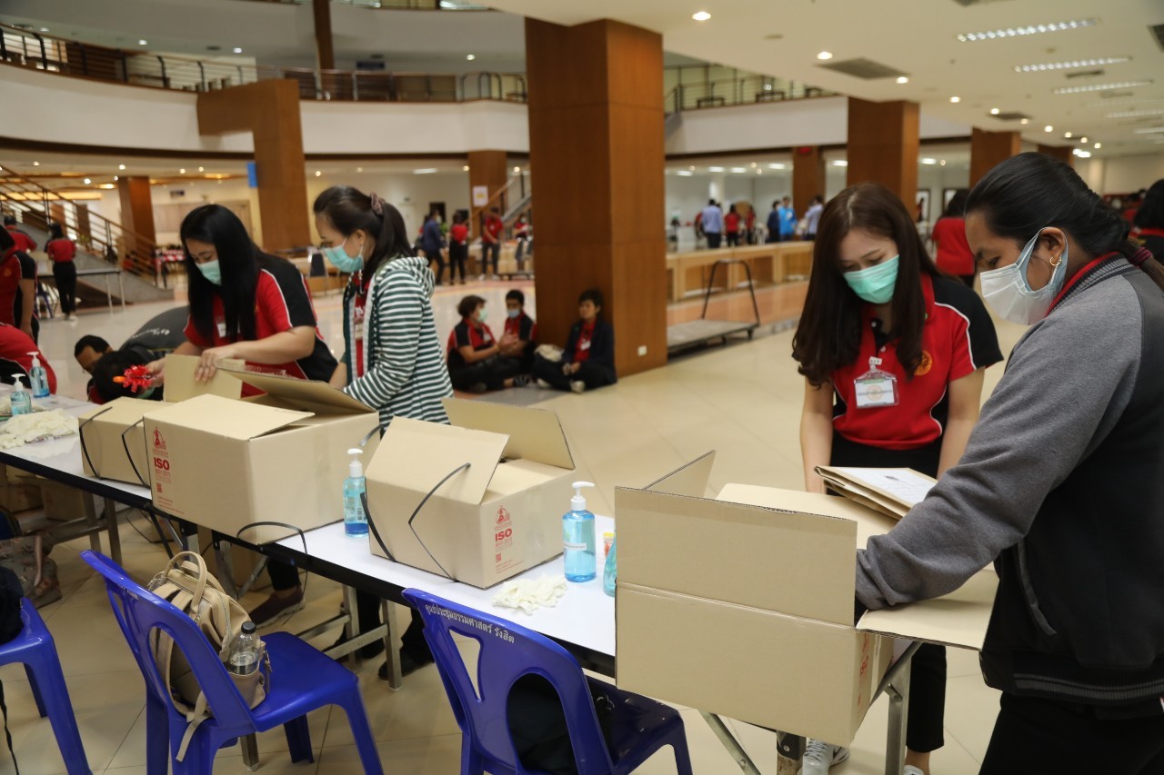 อธิบดี พช. ตรวจเยี่ยมสนามสอบ มธ.รังสิต พร้อมให้กำลังใจผู้เข้าสอบพนักงานราชการ เน้นมาตรการเข้มงวดและเคร่งครัด ดำเนินการสอบด้วยความบริสุทธิ์ ยุติธรรม ได้คนดีมีความรู้คู่คุณธรรม โปร่งใสและตรวจสอบได้