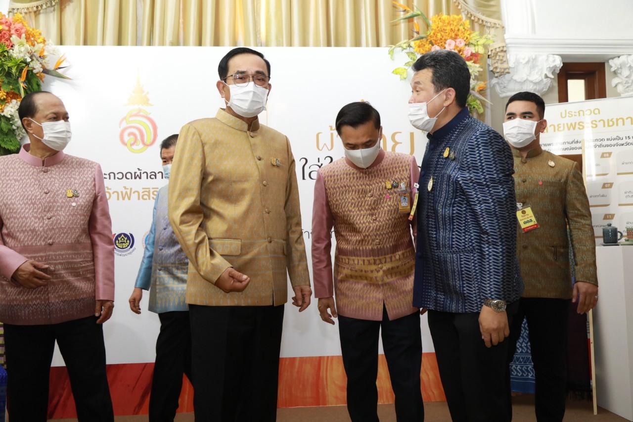 รัฐบาลเชิญชวนคนไทย สนองแนวพระราชดำริ สมเด็จเจ้าฟ้าสิริวัณณวรีฯ ร่วมประกวดผ้าลายพระราชทาน “ลายขอเจ้าฟ้าสิริวัณณวรีฯ” เพื่อสืบสาน อนุรักษ์ศิลป์ ผ้าถิ่นไทย ดำรงไว้ในแผ่นดิน มุ่งสร้างเศรษฐกิจฐานรากให้มั่นคง ชุมชนพึ่งตนเองได้ อย่างยั่งยืน