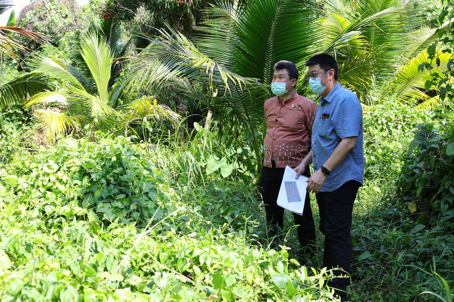 อธิบดี พช. นำทีม เยือนถิ่นแม่กลอง ลุยพื้นที่ต้นแบบการพัฒนาคุณภาพชีวิตตามหลักทฤษฎีใหม่ ประยุกต์สู่ “โคก หนอง นา พช.”