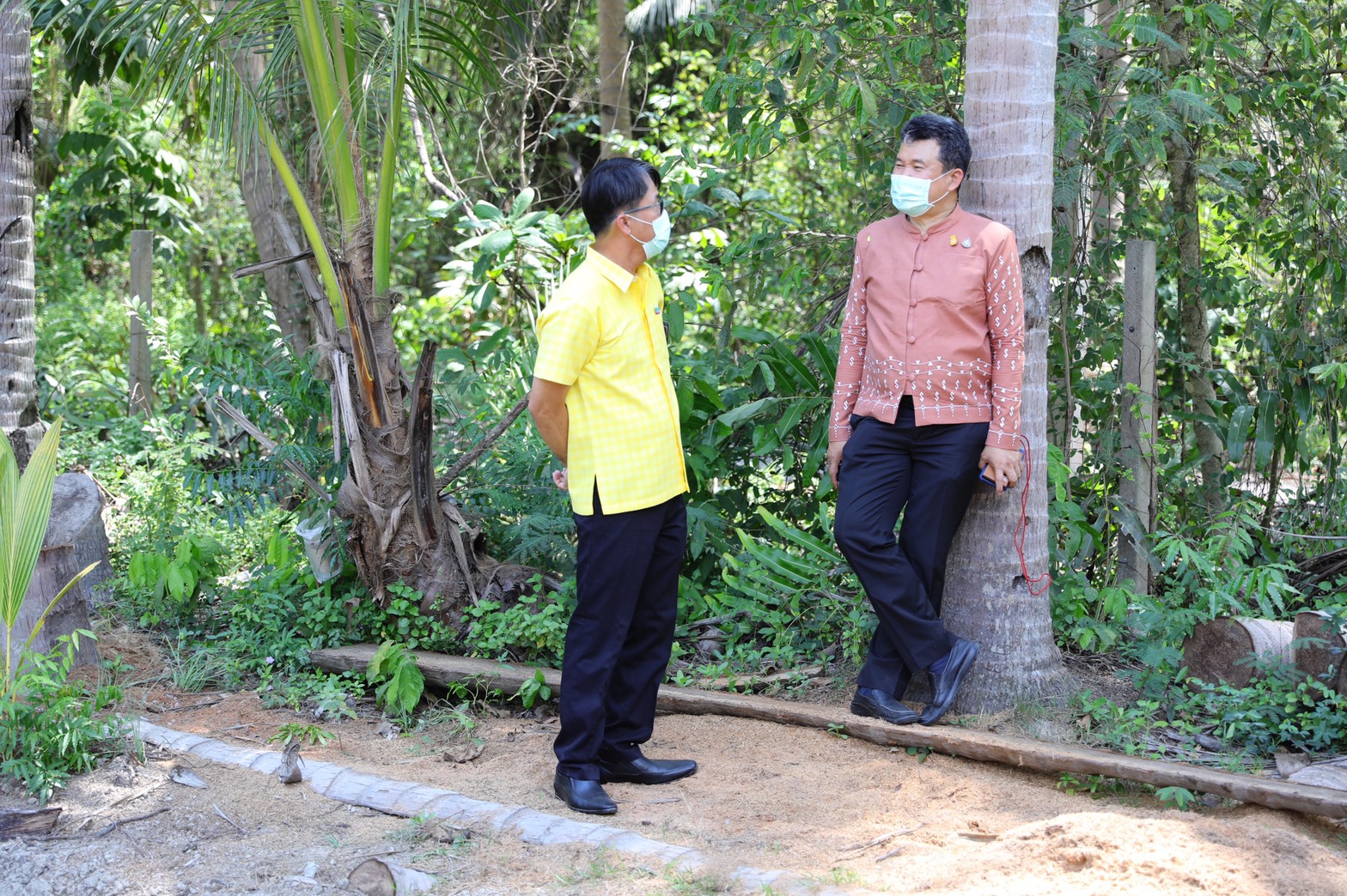 อธิบดี พช. นำทีม เยือนถิ่นแม่กลอง ลุยพื้นที่ต้นแบบการพัฒนาคุณภาพชีวิตตามหลักทฤษฎีใหม่ ประยุกต์สู่ “โคก หนอง นา พช.”