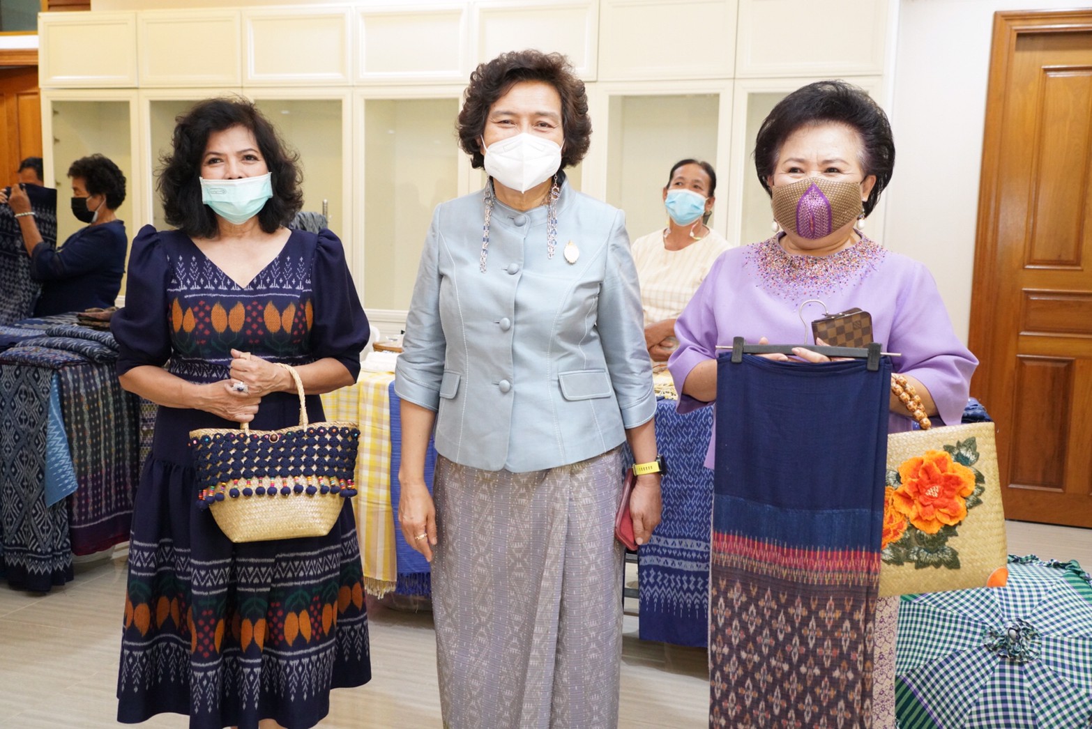 พช. ร่วมกับ สภาสตรีแห่งชาติฯ สนองแนวพระดำริของสมเด็จพระเจ้าลูกเธอ เจ้าฟ้าสิริวัณณวรี นารีรัตนราชกัญญา จัดอบรมเชิงปฏิบัติการพัฒนาศักยภาพผู้ประกอบการด้านผ้าไทย (Coaching) “ผ้าลายขอเจ้าฟ้าสิริวัณณวรีฯ”