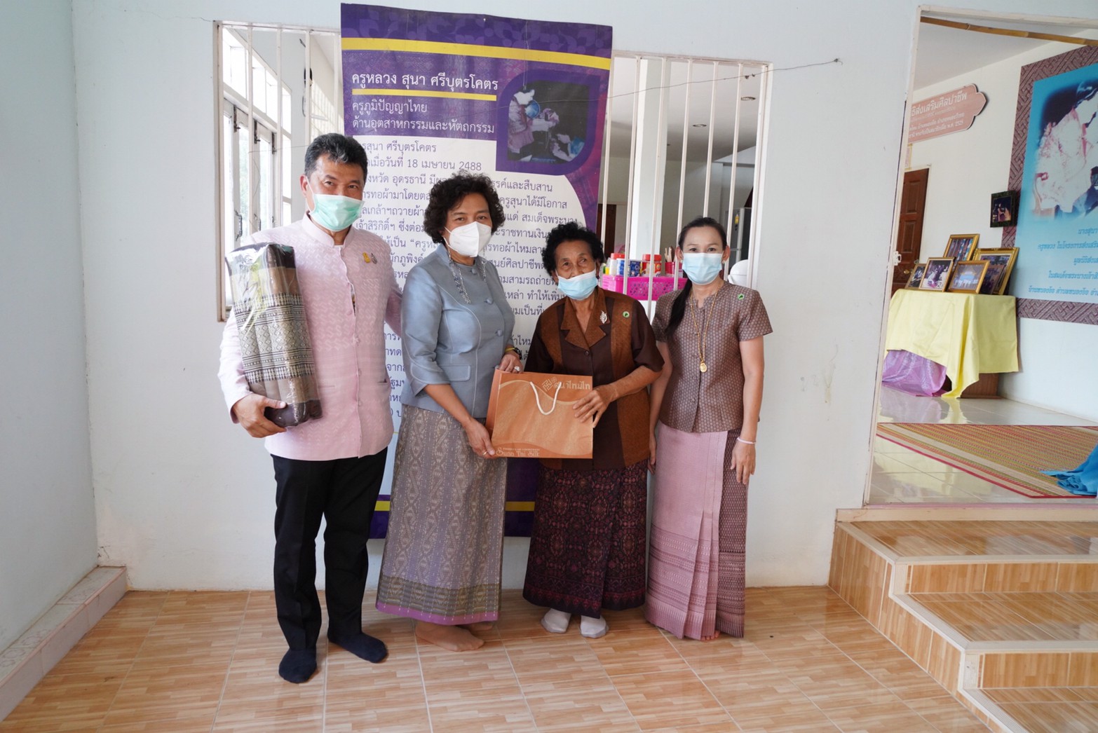 พช. ร่วมกับ สภาสตรีแห่งชาติฯ สนองแนวพระดำริของสมเด็จพระเจ้าลูกเธอ เจ้าฟ้าสิริวัณณวรี นารีรัตนราชกัญญา จัดอบรมเชิงปฏิบัติการพัฒนาศักยภาพผู้ประกอบการด้านผ้าไทย (Coaching) “ผ้าลายขอเจ้าฟ้าสิริวัณณวรีฯ”