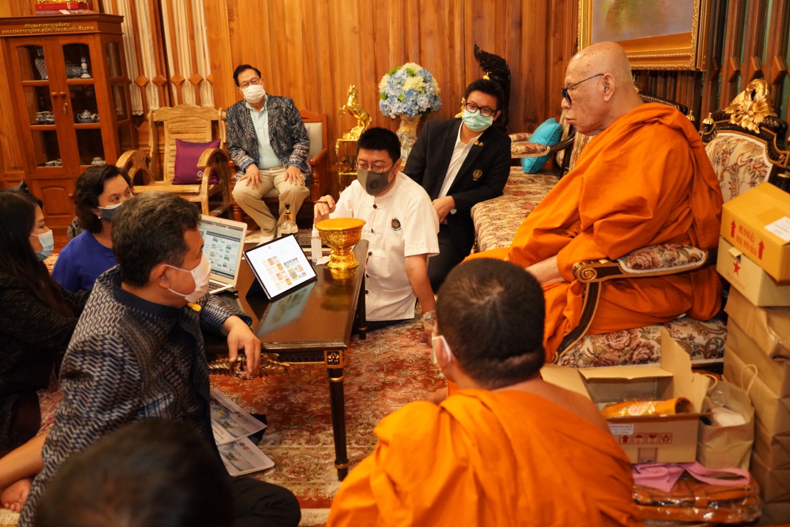 “สองพระสมเด็จ” หนุน โคก หนอง นา มอบที่ดินให้กรมการพัฒนาชุมชนจัดสรร