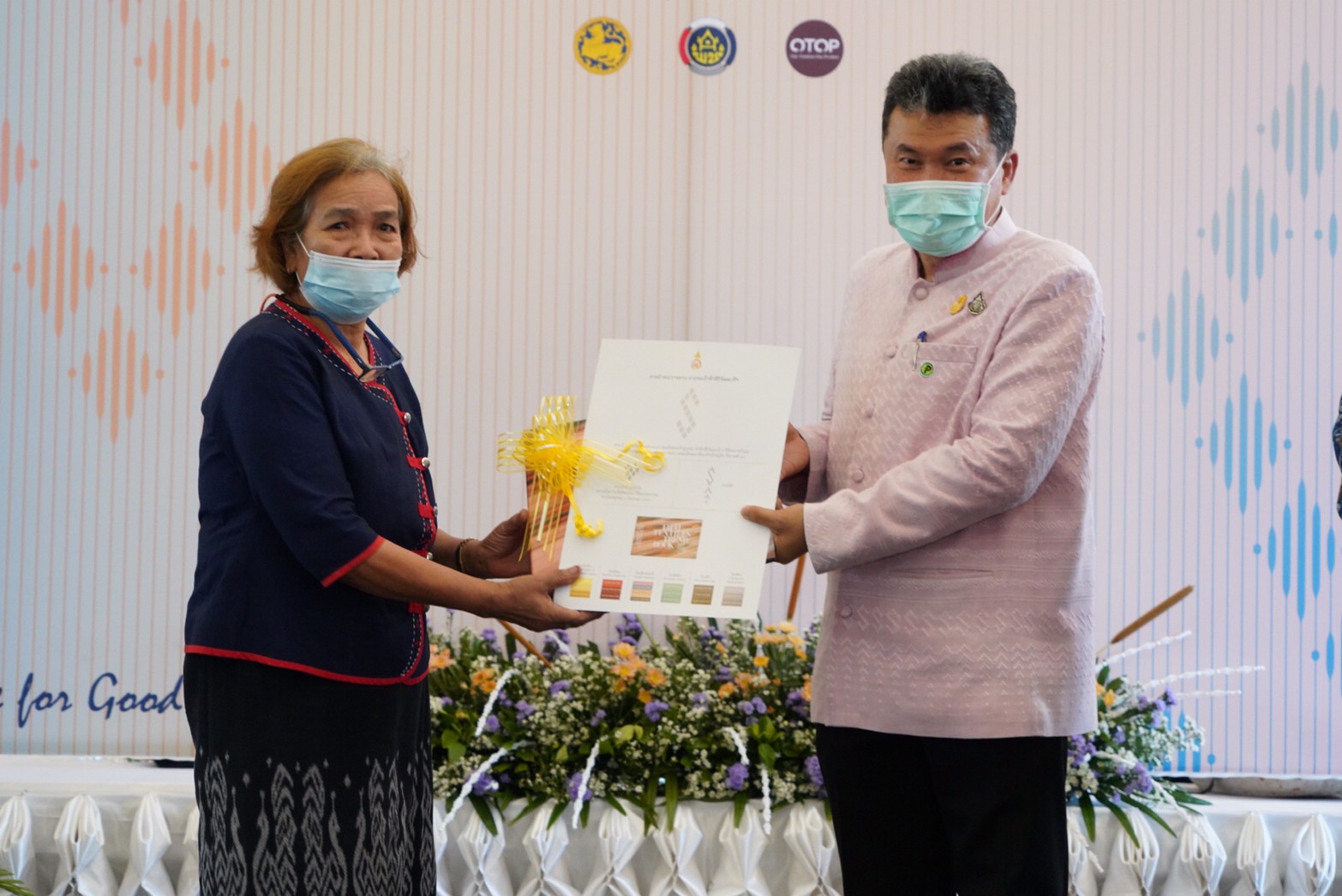 พช. ร่วมกับ สภาสตรีแห่งชาติฯ สนองแนวพระดำริของสมเด็จพระเจ้าลูกเธอ เจ้าฟ้าสิริวัณณวรี นารีรัตนราชกัญญา จัดอบรมเชิงปฏิบัติการพัฒนาศักยภาพผู้ประกอบการด้านผ้าไทย (Coaching) “ผ้าลายขอเจ้าฟ้าสิริวัณณวรีฯ”