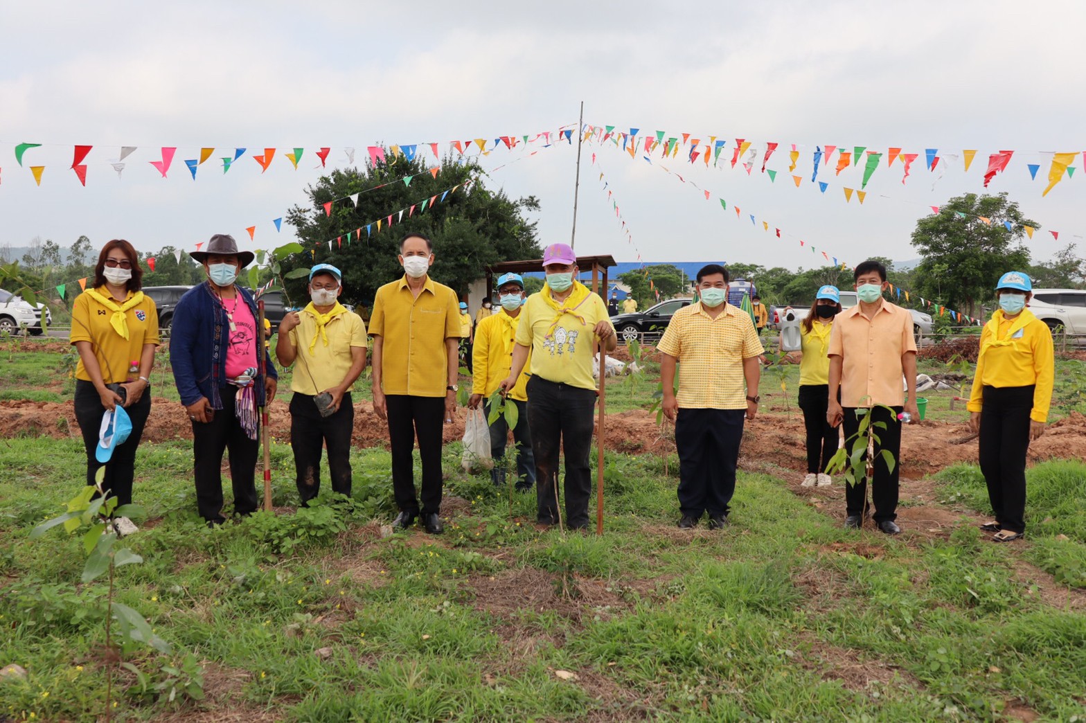 อธิบดี พช. ร่วมกับผู้ว่าราชการจังหวัดชัยนาท และภาคีเครือข่าย รวมพลังจิตอาสาปลูกป่าตาลและยางนา เฉลิมพระเกียรติ วันฉัตรมงคล 4 พฤษภาคม 2564