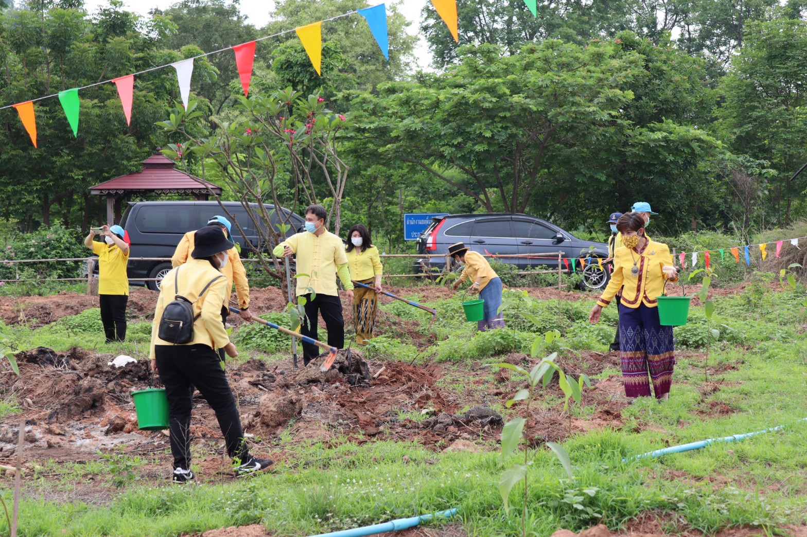 อธิบดี พช. ร่วมกับผู้ว่าราชการจังหวัดชัยนาท และภาคีเครือข่าย รวมพลังจิตอาสาปลูกป่าตาลและยางนา เฉลิมพระเกียรติ วันฉัตรมงคล 4 พฤษภาคม 2564