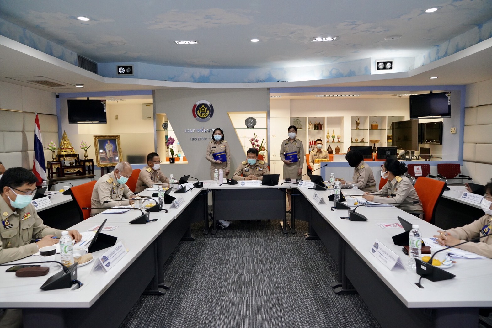 อธิบดี พช. ประชุมผ่านระบบการประชุมทางไกล Video Conference ไปยังสำนักงานพัฒนาชุมชน 76 จังหวัด ติดตามความก้าวหน้าภารกิจสำคัญของกรมฯ