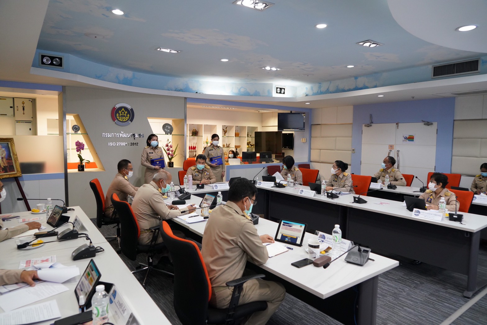 อธิบดี พช. ประชุมผ่านระบบการประชุมทางไกล Video Conference ไปยังสำนักงานพัฒนาชุมชน 76 จังหวัด ติดตามความก้าวหน้าภารกิจสำคัญของกรมฯ