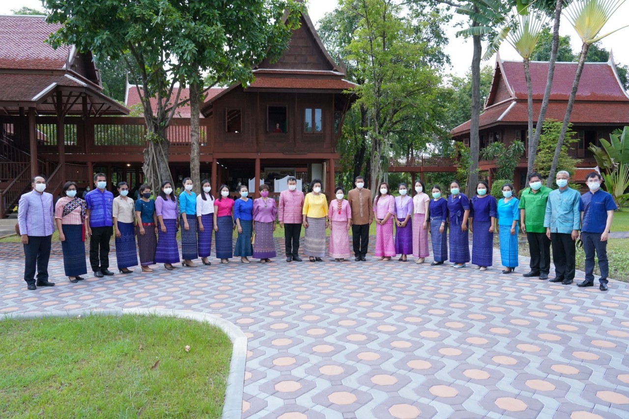 พช. ร่วม สภาสตรีแห่งชาติฯ จับมือ มรภ.กำแพงเพชร พัฒนานวัตกรรมทอผ้าด้วยใยจากต้นกล้วยไข่ สร้างอาชีพ ยกระดับคุณค่าภูมิปัญญา ชูบูรณาการ “สืบสาน อนุรักษ์ศิลป์ผ้าถิ่นไทย ดำรงไว้ในแผ่นดิน”