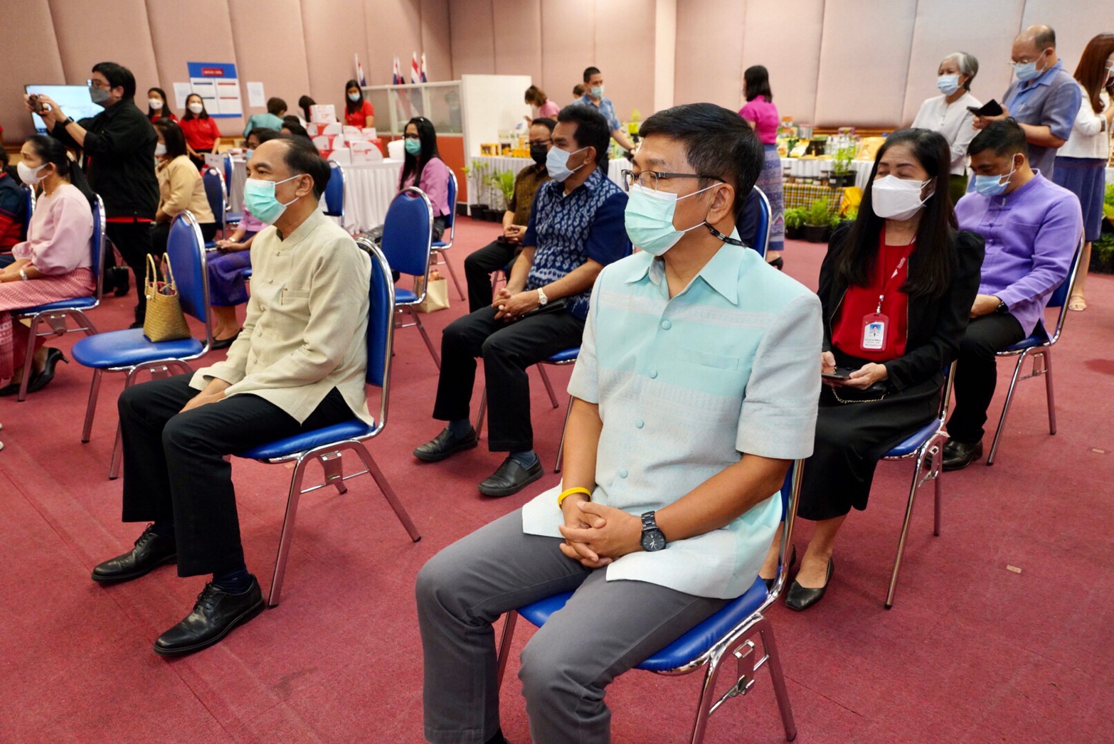 เสริมแกร่งเศรษฐกิจฐานรากมั่นคง “อธิบดี พช.” ขานรับนโยบาย Digital Economy ของรัฐบาลบุกตลาดค้าขายออนไลน์ยุค NEW NORMALจับมือไปรษณีย์ไทย ลดค่าขนส่งพิเศษช่วยผลิตภัณฑ์โอทอปมากกว่า 2 แสนรายการ หนุนชุมชนท้องถิ่นนับล้านคนเชื่อมขนส่งสินค้า OTOP ก้าวไกลทั่วไทย พร้อมต่อยอดความสำเร็จสู่เศรษฐกิจพอเพียง “โคก หนอง นา” อย่างมั่นคงยั่งยืน