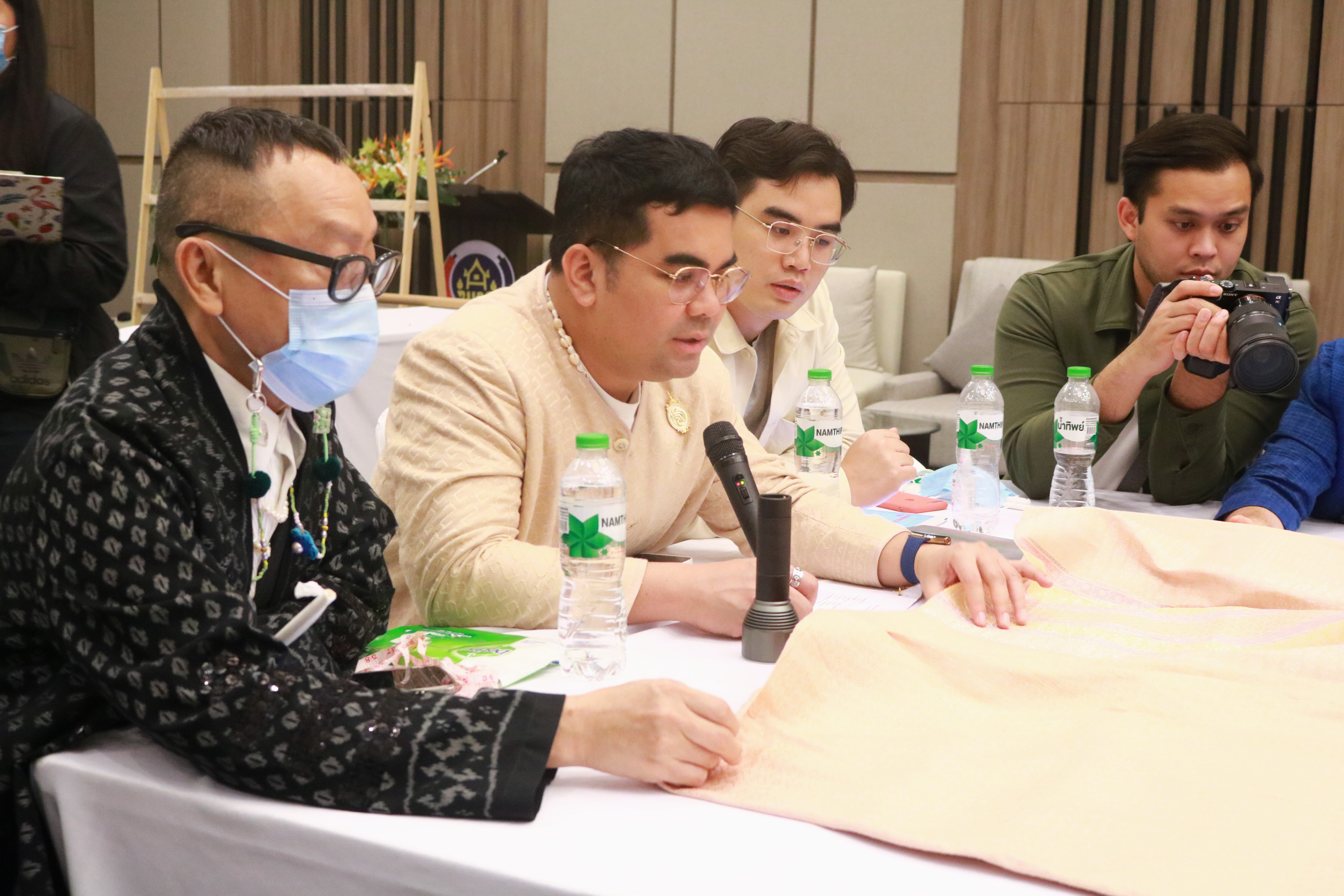 พช.เปิดเวทีเฟ้นหาผ้าถิ่นล้านนา ลายพระราชทาน “ผ้าลายขอเจ้าฟ้าสิริวัณณวรีฯ” กระแสดี ทั่วภาคเหนือร่วมส่งผลงานเข้าประชันกว่า 400 ผืน