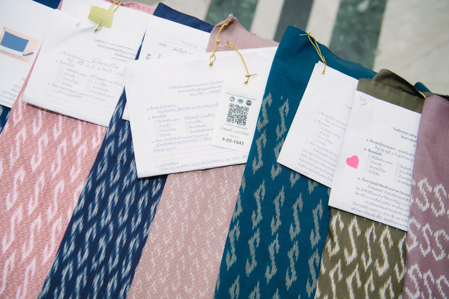 คนผ้าทั่วภาคอีสานประกวด “ผ้ามัดหมี่ลายขอเจ้าฟ้าสิริวัณณวรีฯ” พช.น้อมรับพระราชดำริสมเด็จพระเจ้าลูกเธอฯทรงมุ่งมั่นอนุรักษ์ศิลปหัตถกรรมพื้นบ้านและภูมิปัญญาไทย พร้อมคัดเลือก 75 ผ้าพื้นถิ่นที่ดีที่สุดจาก 4 ภูมิภาค มุ่งรักษามรดกงานศิลป์ล้ำค่าของแผ่นดินไทย