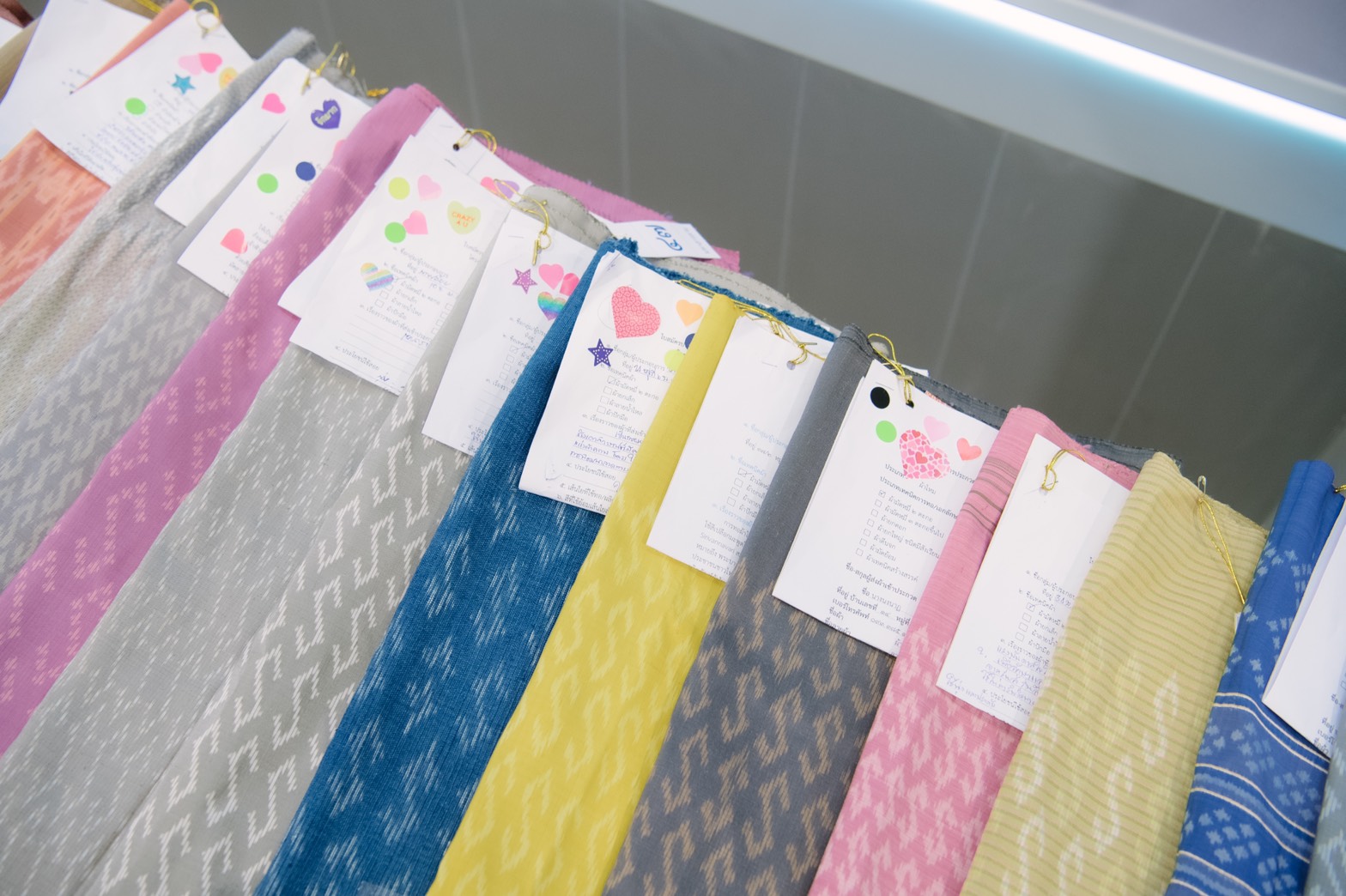 คนผ้าทั่วภาคอีสานประกวด “ผ้ามัดหมี่ลายขอเจ้าฟ้าสิริวัณณวรีฯ” พช.น้อมรับพระราชดำริสมเด็จพระเจ้าลูกเธอฯทรงมุ่งมั่นอนุรักษ์ศิลปหัตถกรรมพื้นบ้านและภูมิปัญญาไทย พร้อมคัดเลือก 75 ผ้าพื้นถิ่นที่ดีที่สุดจาก 4 ภูมิภาค มุ่งรักษามรดกงานศิลป์ล้ำค่าของแผ่นดินไทย