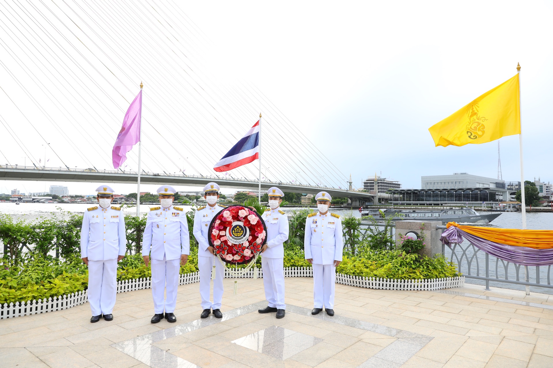 อธิบดีพช.นำคณะผู้บริหารร่วมพิธีถวายราชสักการะพระบาทสมเด็จพระปรเมนทรมหาอานันทมหิดล พระอัฐมรามาธิบดินทร
