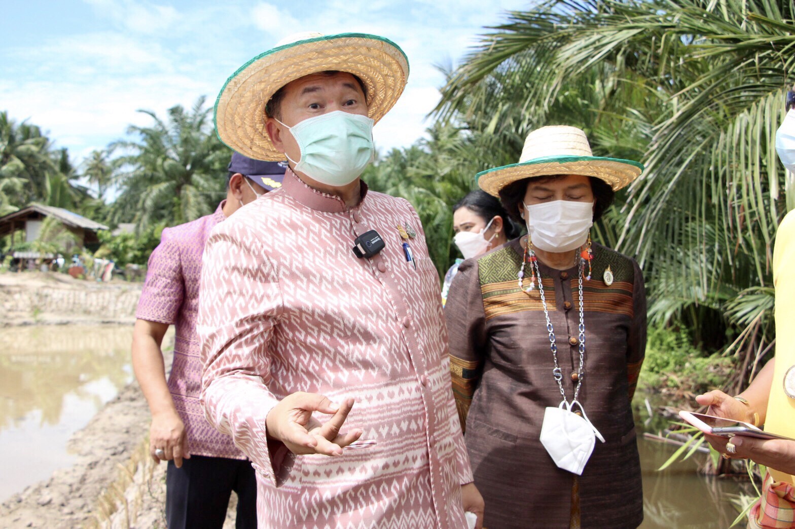 อธิบดี พช. ลงพื้นที่ฟังเสียงประชาชน พร้อมตรวจเยี่ยม “โคก หนอง นา พช.” อำเภอพรหมคีรี ท้องที่ท้องถิ่นขานรับ การขับเคลื่อนต้นแบบการพัฒนาคุณภาพชีวิต