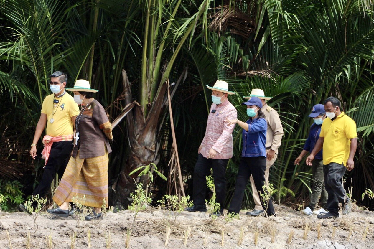 อธิบดี พช. ลงพื้นที่ฟังเสียงประชาชน พร้อมตรวจเยี่ยม “โคก หนอง นา พช.” อำเภอพรหมคีรี ท้องที่ท้องถิ่นขานรับ การขับเคลื่อนต้นแบบการพัฒนาคุณภาพชีวิต