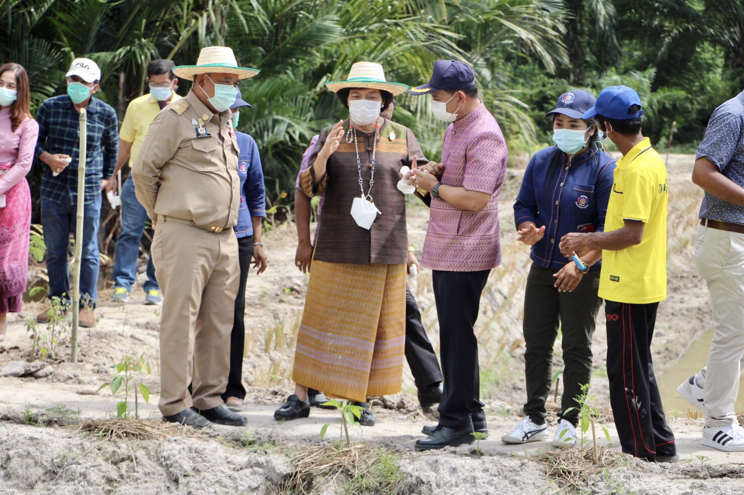 อธิบดี พช. ลงพื้นที่ฟังเสียงประชาชน พร้อมตรวจเยี่ยม “โคก หนอง นา พช.” อำเภอพรหมคีรี ท้องที่ท้องถิ่นขานรับ การขับเคลื่อนต้นแบบการพัฒนาคุณภาพชีวิต