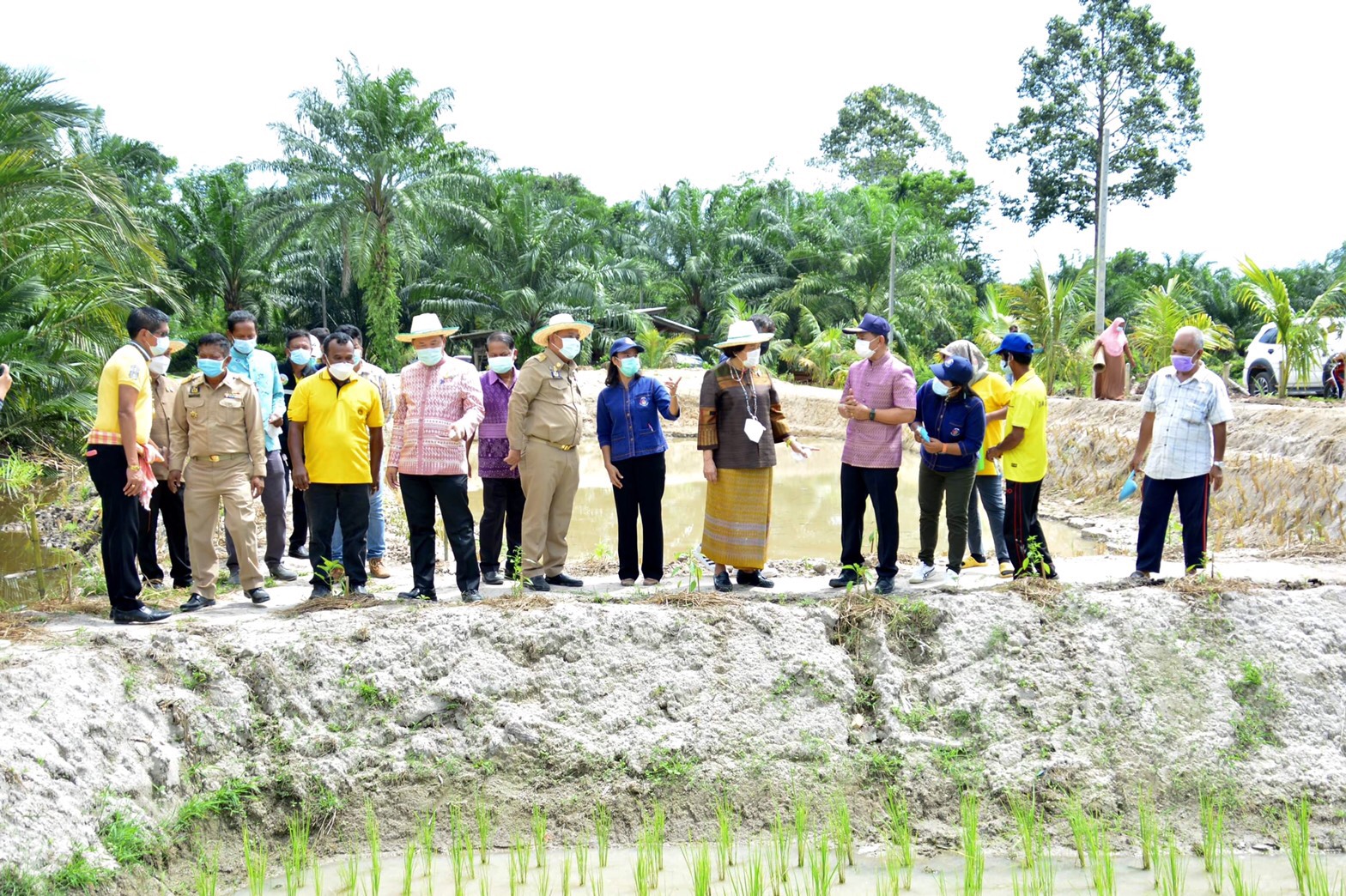 อธิบดี พช. ลงพื้นที่ฟังเสียงประชาชน พร้อมตรวจเยี่ยม “โคก หนอง นา พช.” อำเภอพรหมคีรี ท้องที่ท้องถิ่นขานรับ การขับเคลื่อนต้นแบบการพัฒนาคุณภาพชีวิต