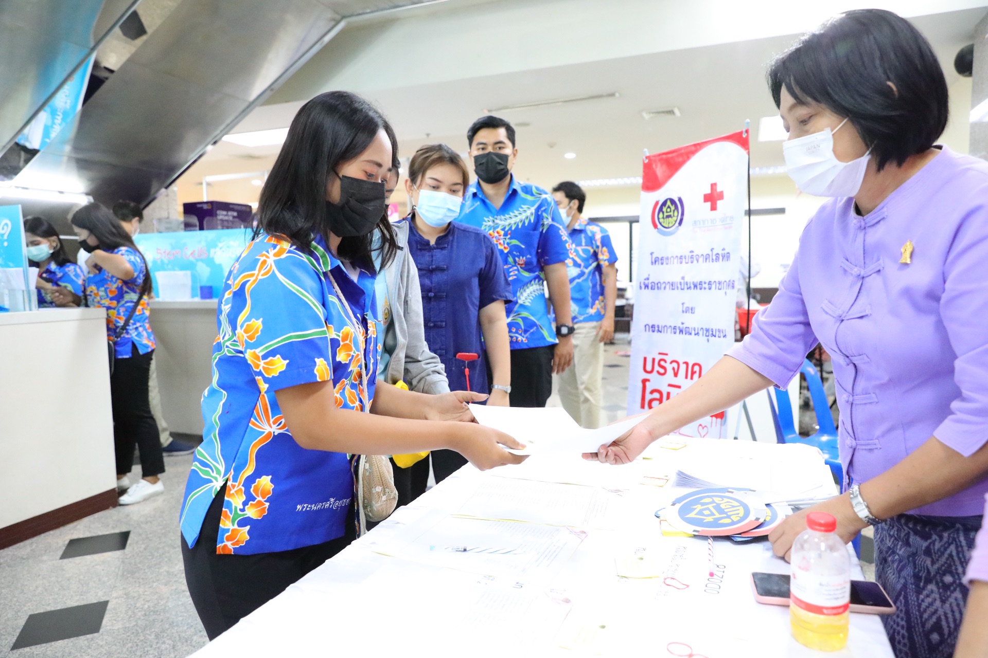 อธิบดี พช. นำข้าราชการส่วนกลาง ส่วนภูมิภาคและภาคีเครือข่าย บริจาคโลหิตให้สภากาชาดไทย เพื่อถวายเป็นพระราชกุศลเนื่องในโอกาสวันเฉลิมพระชนมพรรษา สมเด็จพระนางเจ้าสุทิดา พัชรสุธาพิมลลักษณ พระบรมราชินี และบรรเทาวิกฤติขาดเลือดช่วงโควิด-19